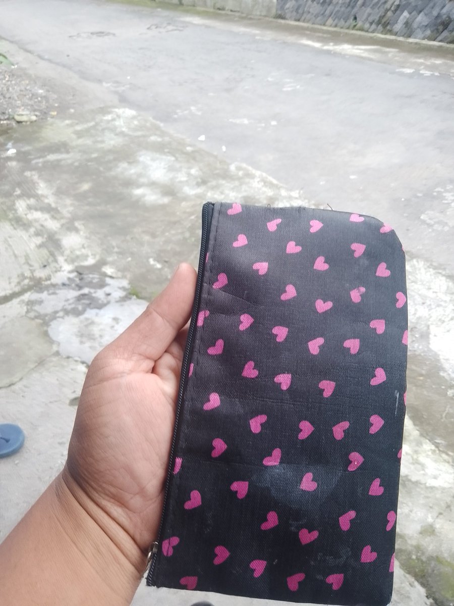 SelloTynus's tweet photo. Bantu share mind @merapi_uncover 🙏🏻  telah di temukan dompet berisi uang dan beberapa nota pembelian ,di temukan di jalan Kaliurang km 17 sekitar Pasar Pakem. Apabila yg merasa kehilangan ,hubungi nomer ini 08816580288 dengan ketentuan menyebutkan nominal isi dompet dan nota tsb. https://t.co/D5SSFIgW5n
