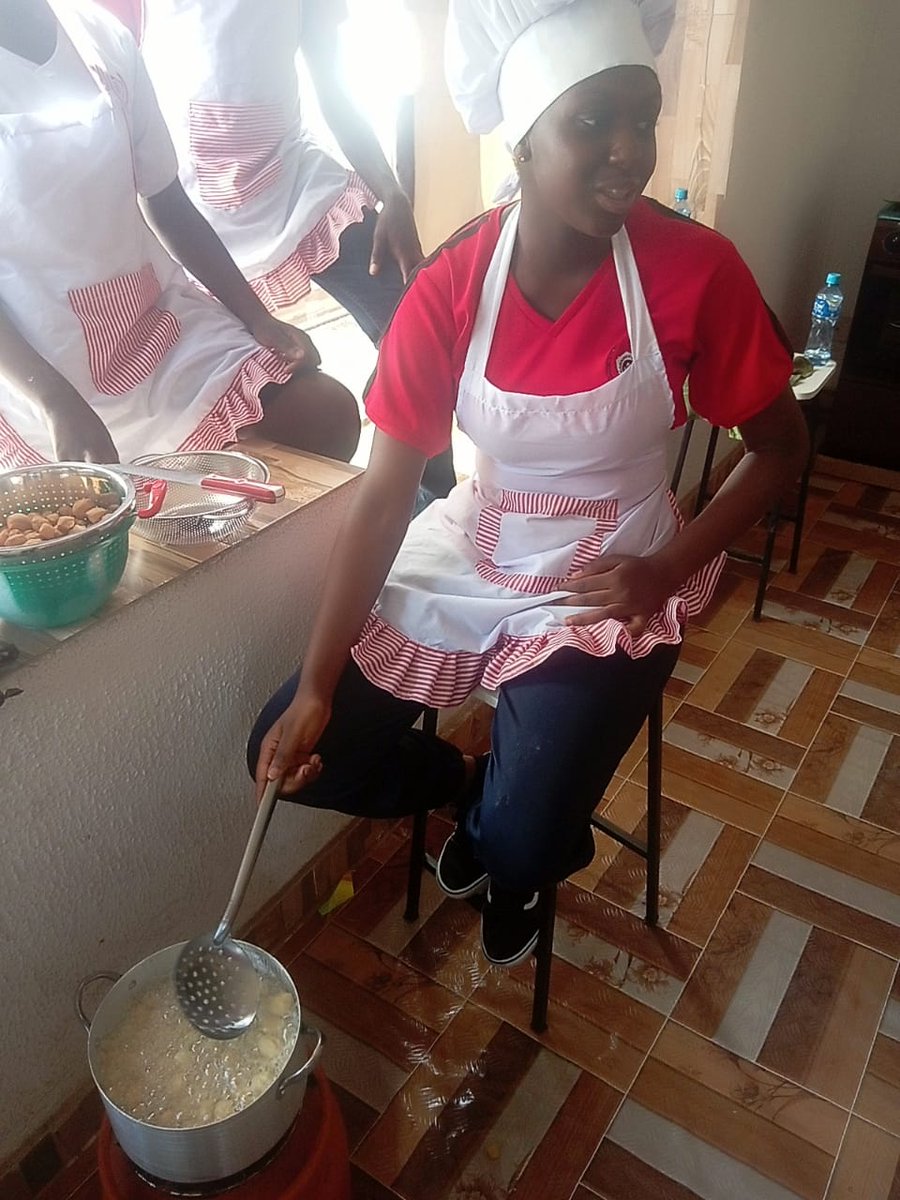 canadianbridge_'s tweet image. Eating well is key to supporting physical and mental health! At Canadian Bridge Academy Abuja, we believe in the power of nutrition to keep our students happy, healthy and ready for learning.
#CBA
#PracticalClasses
#HealthyLiving