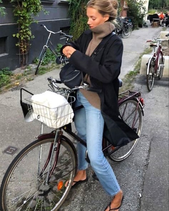 studiorealine's tweet photo. Happy Friday 🤍
#prelovedfashion #sustainablefashion #womenswear #AbigailEaton #sustainability #StudioRealine #prelovedfashion #luxuryfashion #contemporaryfashion
#inspiration https://t.co/ucdtC6oSqi https://t.co/NJVlheFQDy