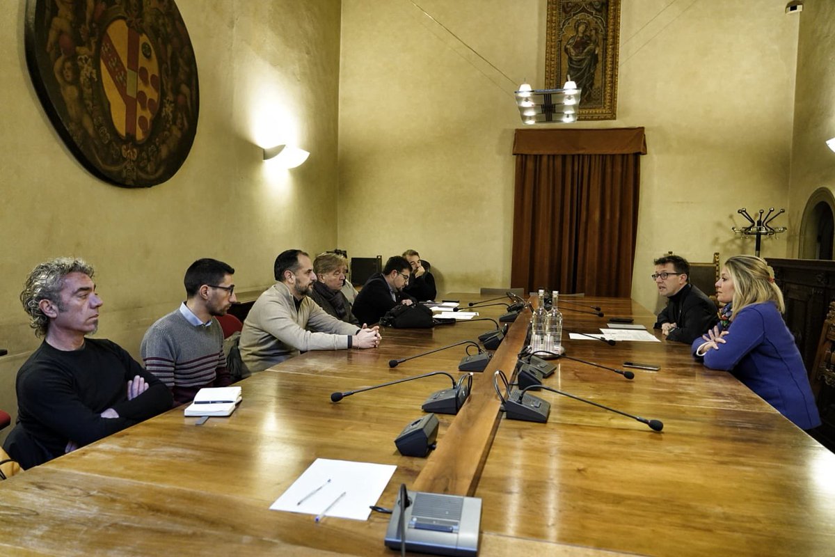 DarioNardella's tweet photo. A Palazzo Vecchio un confronto con tutte le organizzazioni sindacali per discutere del futuro del polo ferroviario dell’area metropolitana di Firenze, a partire dall’area di Osmannoro. Investimenti e occupazione sono al centro del nostro comune impegno. https://t.co/XREmZxke6A