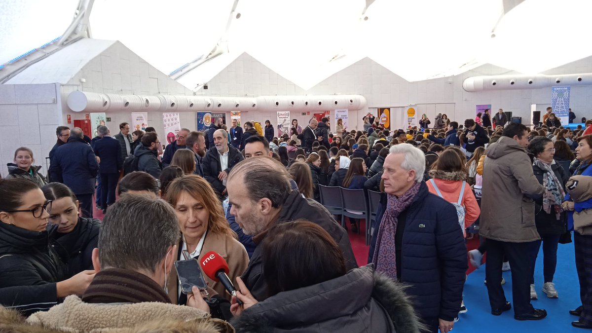 susanarctrancho's tweet photo. Damos la bienvenida a Rocío Lucas Navas, Consejera de Educación @educacyl @RadioEscolarVLL @cfievalladolid #DMR2023 #DíaMundialdelaRadio https://t.co/V6mhzoFdAt
