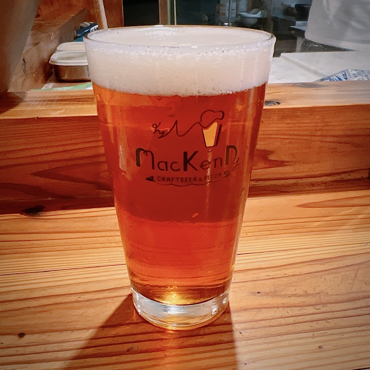 _captain_stag_'s tweet photo. EnjoyBoy ver.10 / MacKenDy
ABV 9% Triple IPA
濃い。うま。😋🍻🍺
マルゲリータ🍕ハーフ。でか。😁
#beer #craftbeer #ビール #クラフトビール #mackendy https://t.co/zYtb8JOxyx