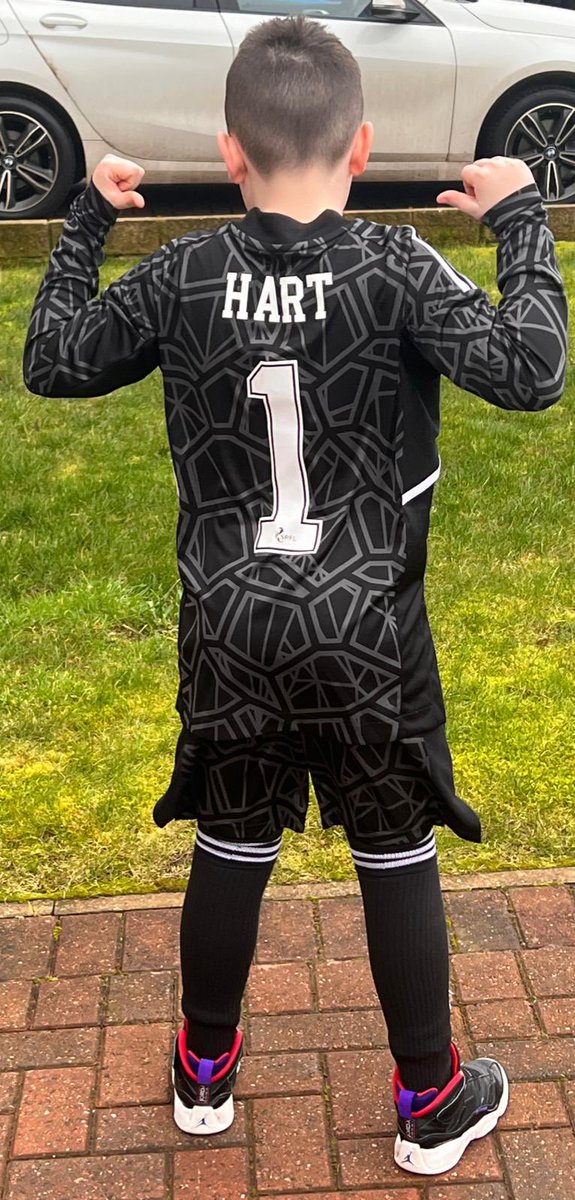 Luke’s school have a dress as your hero day today. He’s not really into superhero stuff, only football. Who does he pick?? Joe Hart @CelticFC