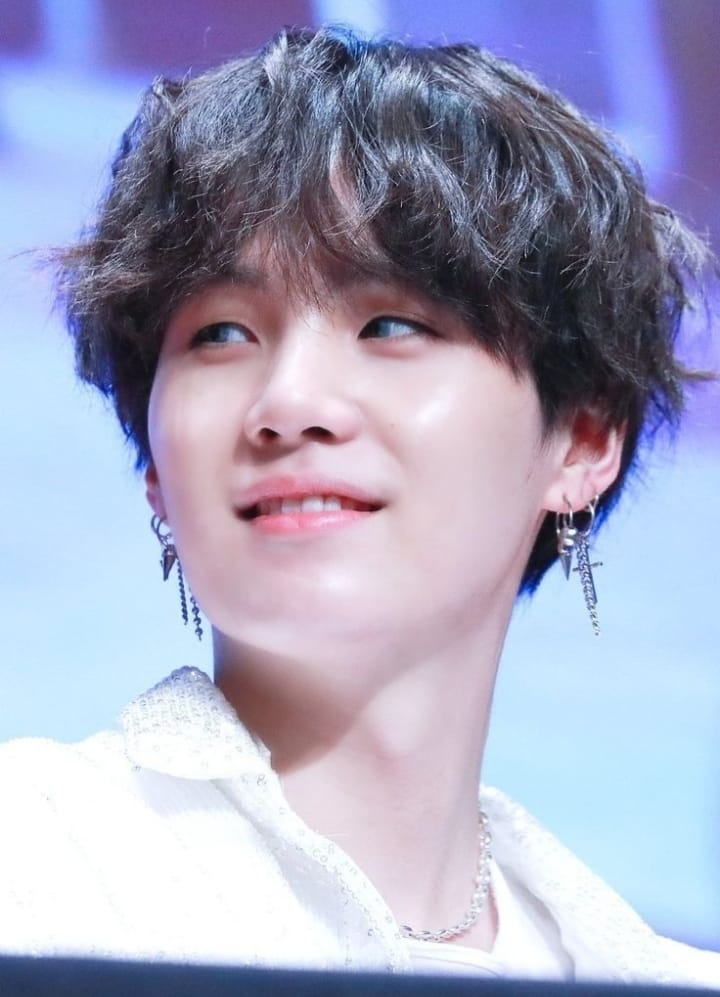Matilde_1371's tweet photo. We purple you 💜 Yoongi💜 https://t.co/CgwEmimI8A