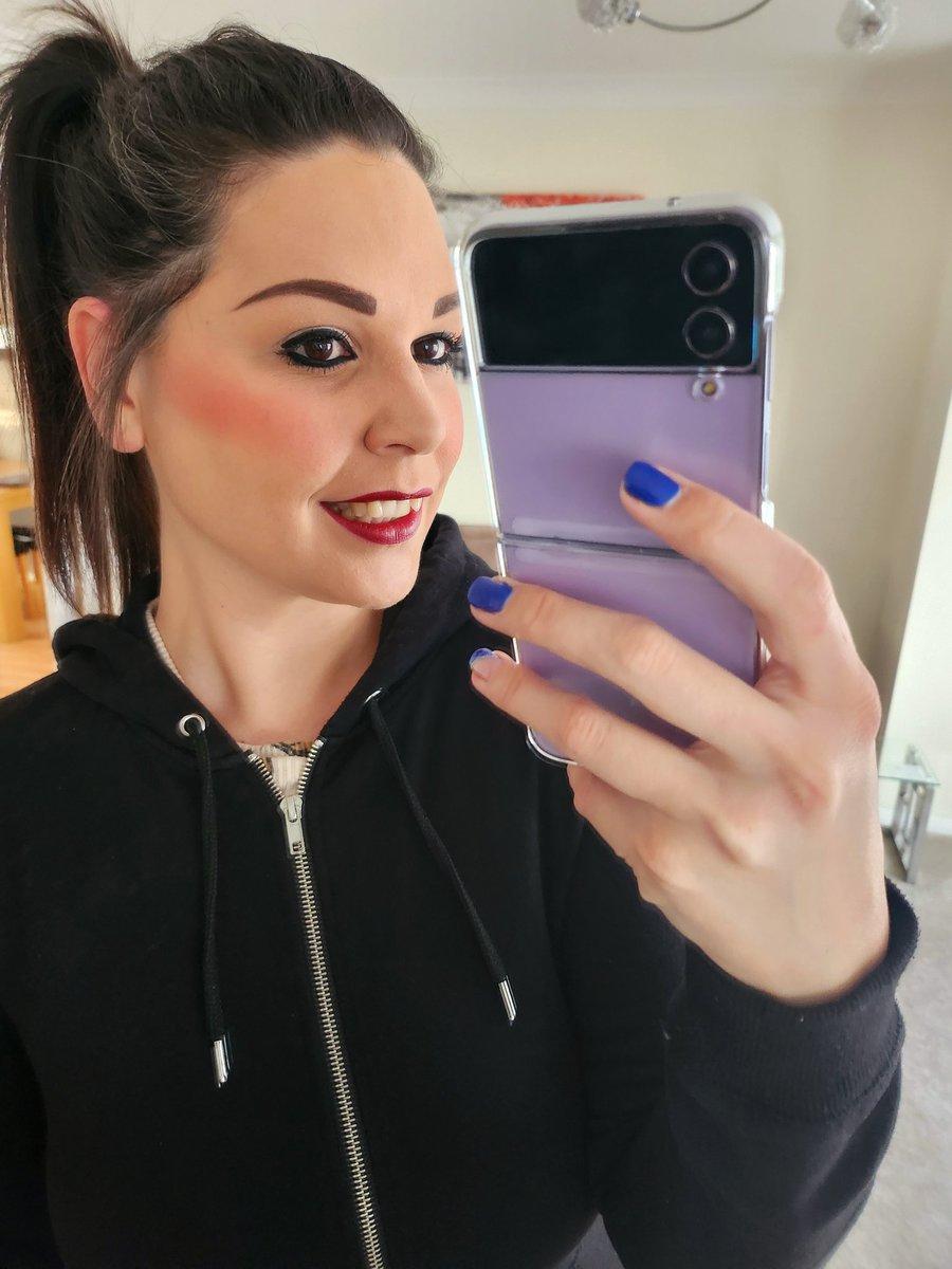 charlotte_90xx's tweet photo. Smiling because it's FRIYAY! ๐๐ #TasteTheWeekend https://t.co/2keCa8sHED