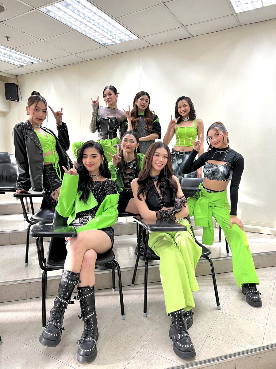 BINI_ph's tweet photo. #BINI : Horns up, Tamaraws! 

Our BINI is more than ready to perform for your Green and Gold Community. Let’s go #OneConciertoPiyu! Mag-ingay ang lahat! 💚💛

#FEU95 #FEUOnward #OCP2023 https://t.co/6h7GTek57S