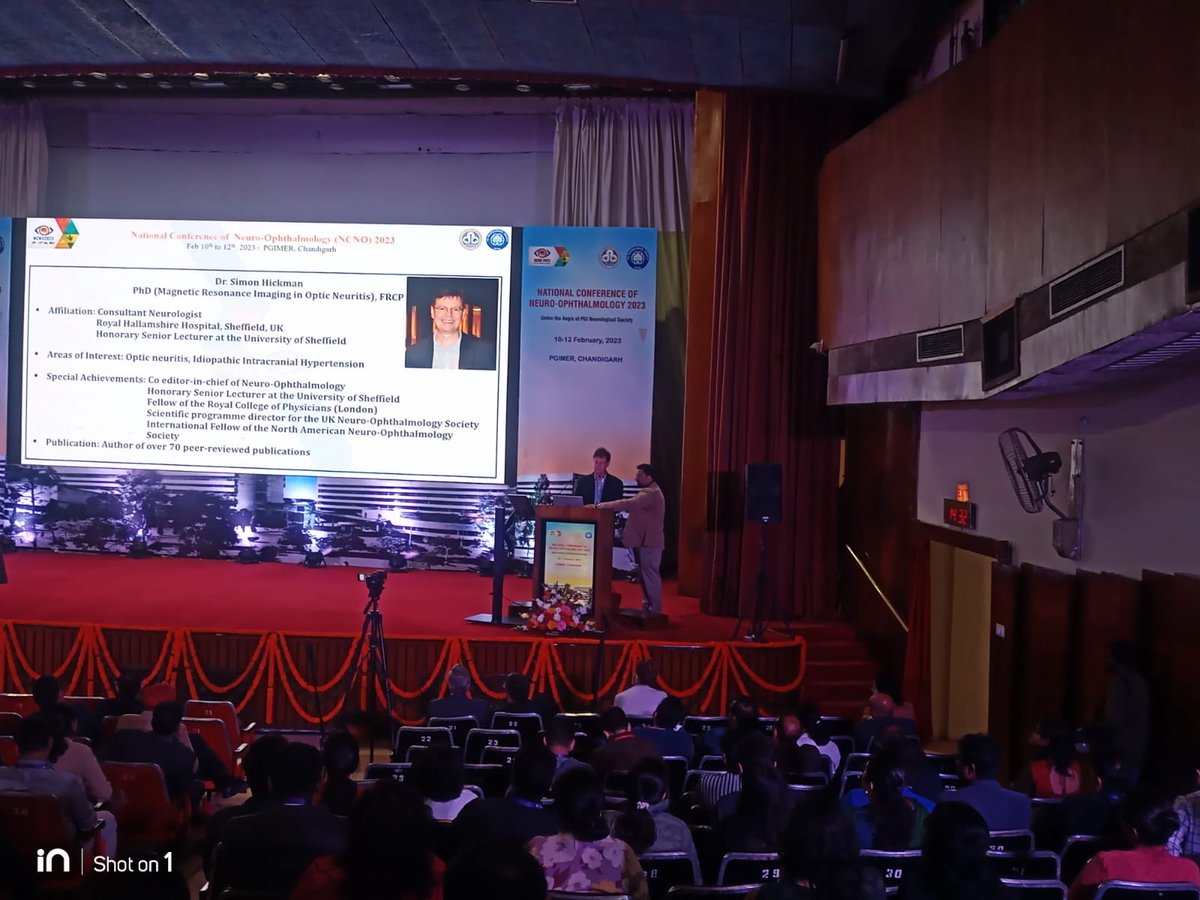 Dr Simon Hickman takes the stage for the next talk on evaluation of Visual Fields