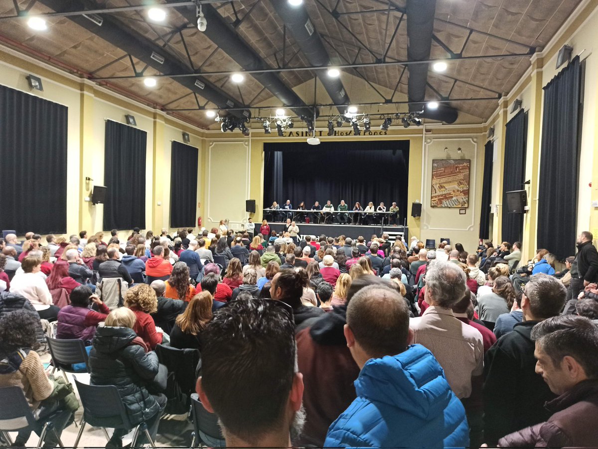 CGTmetroBCN's tweet photo. Hasta los topes 💪🏽💪🏽
Asamblea de la categoría de AAC en Casinet
Malas cara hoy en la Dirección 🥲
Alegria entre la plantilla ⚫🔴🏴 https://t.co/qjKrKKvRIc