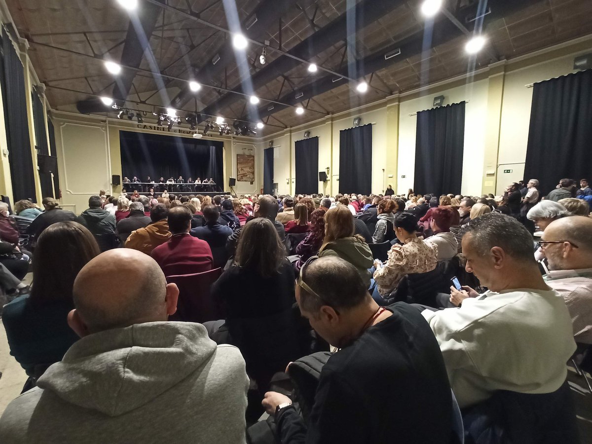 CGTmetroBCN's tweet photo. Hasta los topes 💪🏽💪🏽
Asamblea de la categoría de AAC en Casinet
Malas cara hoy en la Dirección 🥲
Alegria entre la plantilla ⚫🔴🏴 https://t.co/qjKrKKvRIc