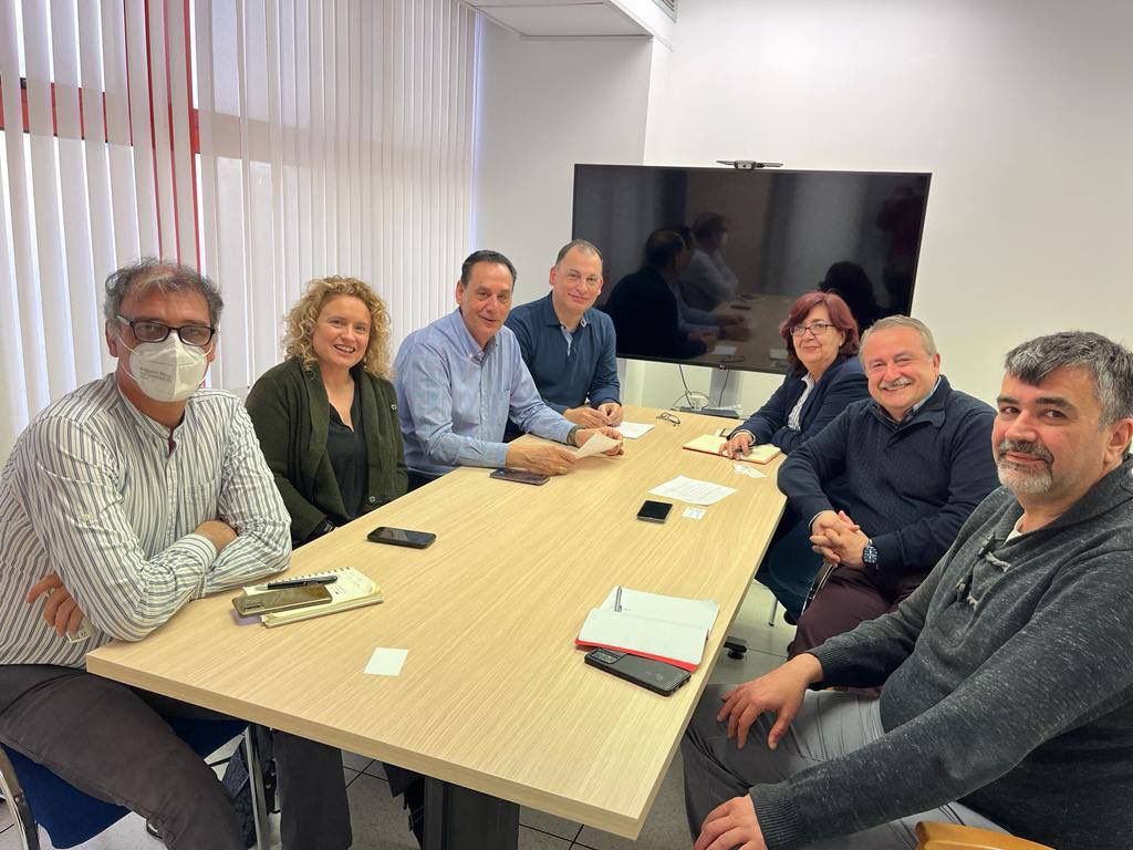 fssccoo's tweet photo. 👥 Nuestro secretario general, Humberto Muñoz, junto a Rosa Cuadrado y Jesús Cabrera, han mantenido una reunión con la Comisión por el grado para tratar la reconversión de titulaciones de FP de Grado Superior a Grado Universitario

#ActualizacionYA https://t.co/4MqUML3SGE