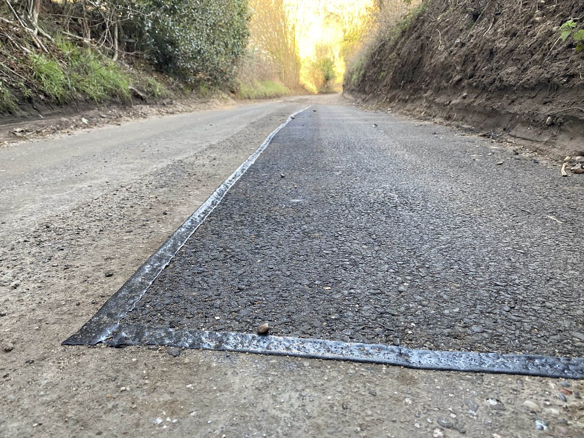 Delighted to see @essexhighways making progress repairing our vital #rural roads  👍Keeping our villages and #communities connected. #Essex 

@RCCEssex @EALCnews @EssexRP @CPRE @FFC_Commission @CLAEast @Minette_Batters @NFUEastAnglia @WeAreCyclingUK 
@lowcarbonagri