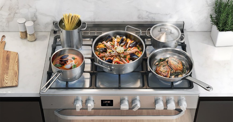 SamsungSA's tweet photo. There's no need to wait for special occasions to make your fave meals. The 5 Burner #SamsungGasCooker gives you the freedom to cook up a storm any day of the week 😋.