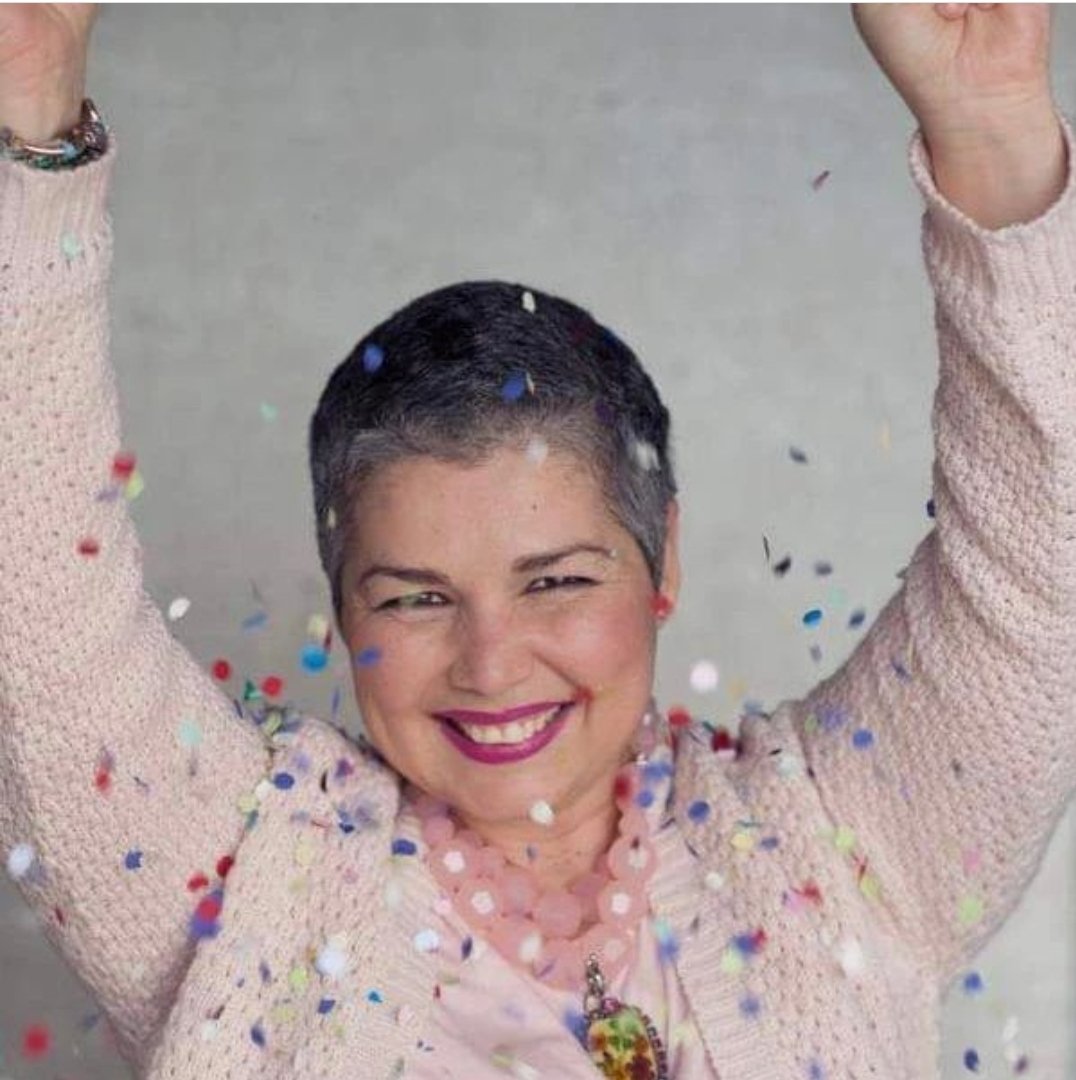 karinacastelao's tweet photo. Ha fallecido #HildaSiverio, la tiktoker que afrontaba el cáncer con "alegría".
Que su historia nos recuerde que ninguna enfermedad, y el cáncer menos, es una "guerra" que ganar. No "vencemos" al cancer, somos su víctima. Lo "vence" una buena sanidad y mucha investigación.
#DEP https://t.co/yHx215h81h