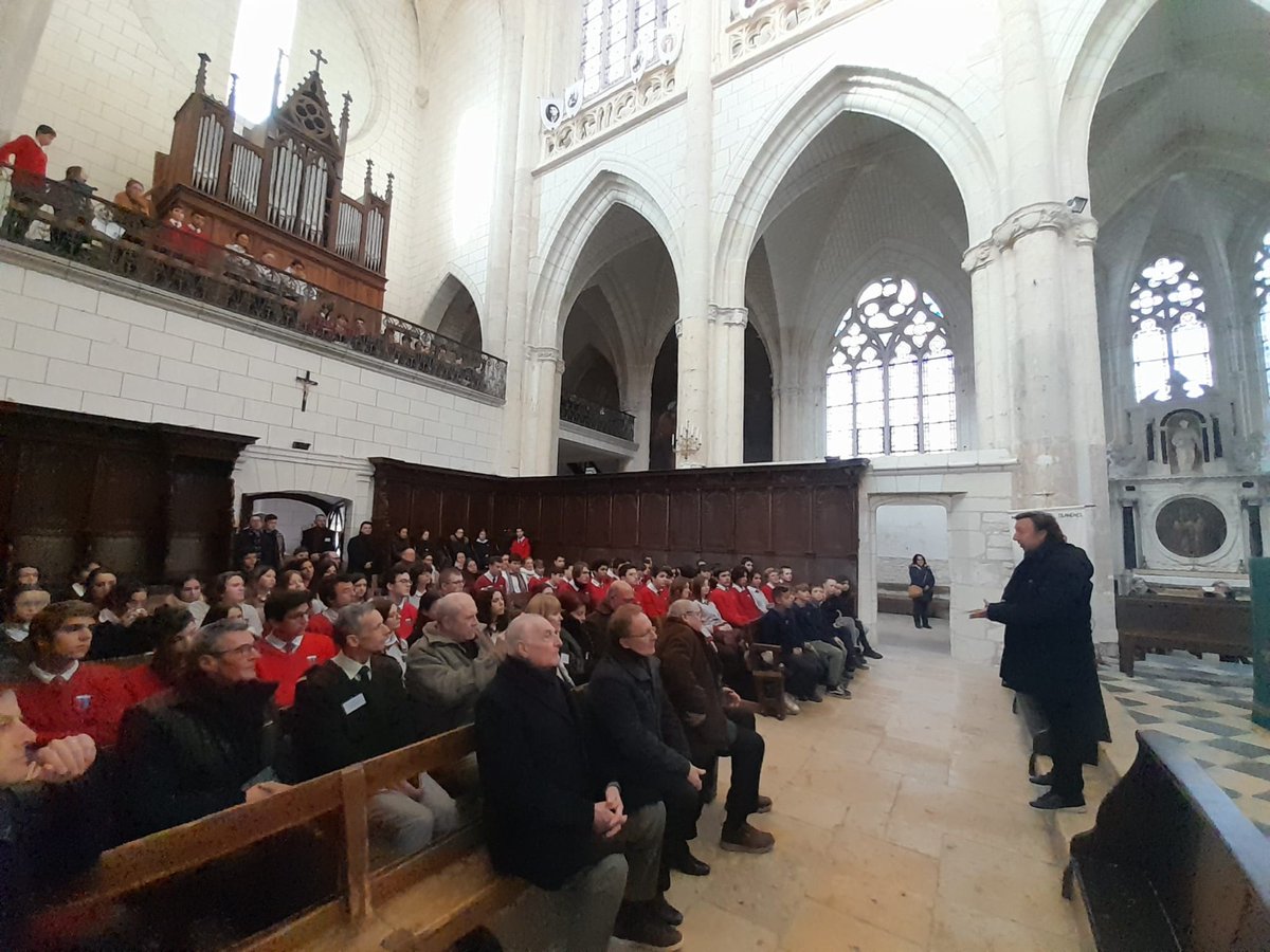college_tg's tweet photo. 🏰Hier nous avions RDV à l'#abbaye de #Pontlevoy pour l'AG de l'association des anciennes #EcolesRoyalesetMilitaires
🗣Les élèves ont pu rencontrer @bernstephane et nous faire découvrir la richesse de l'#enseignement de cette #école datant de 1196
🙏Merci à l'équipe de Pontlevoy! https://t.co/jqSAVYQAHL