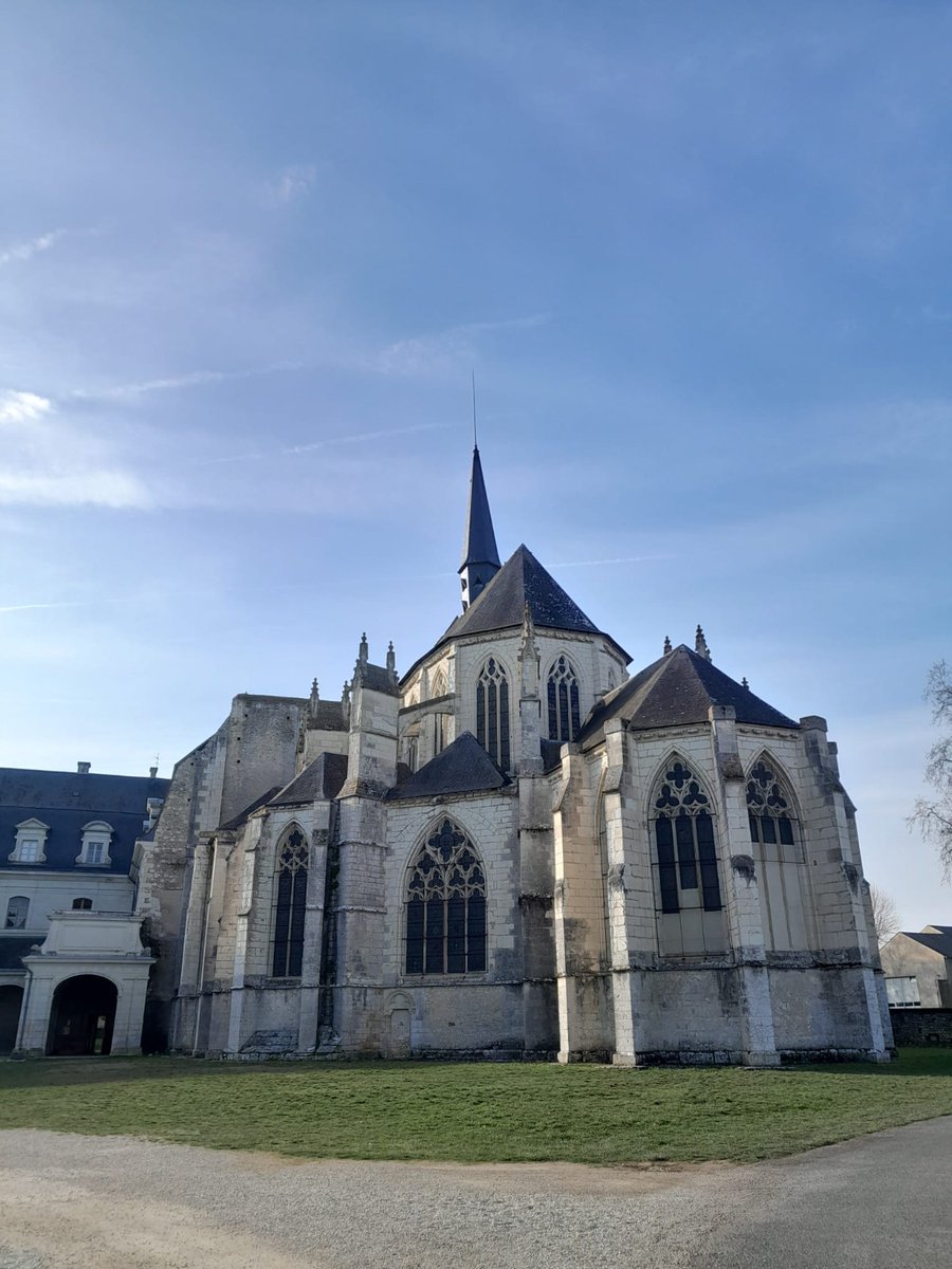 college_tg's tweet photo. 🏰Hier nous avions RDV à l'#abbaye de #Pontlevoy pour l'AG de l'association des anciennes #EcolesRoyalesetMilitaires
🗣Les élèves ont pu rencontrer @bernstephane et nous faire découvrir la richesse de l'#enseignement de cette #école datant de 1196
🙏Merci à l'équipe de Pontlevoy! https://t.co/jqSAVYQAHL