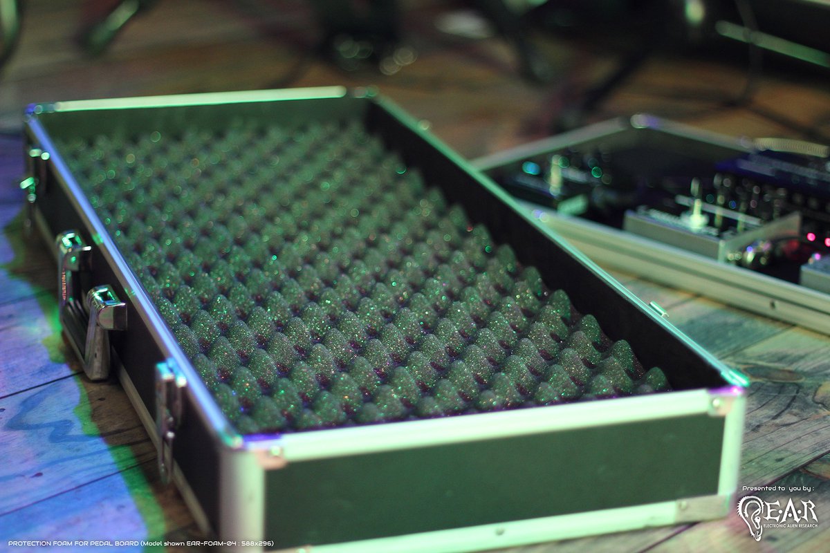 AlienSoundworks's tweet photo. E.A.Rのペダルボード専用フォームがお陰様で完売になりました👽ありがとうございました！！
#EAR #pedalboard #終わったぞ https://t.co/Tg3kiMRejD