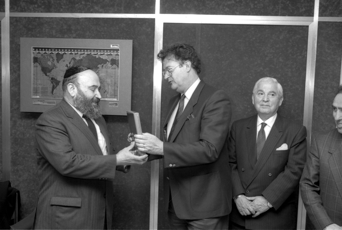 ArchivesMtp34's tweet photo. #cestarrive #cejourla - 23 février 1989 - Georges #Freche reçoit l'ancien Grand Rabbin de France, M. Samuel Sirat
https://t.co/22HzBF8vgt https://t.co/DEFew3Jb3Y
