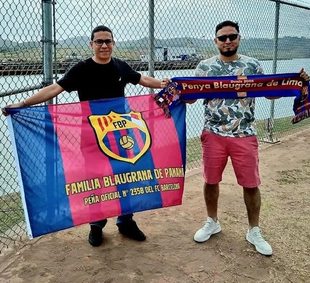 ConfePenyesFCB's tweet photo. 🇵🇦 @fblaugranapty  🤜🤛  @Penyalima 🇵🇪 https://t.co/kYGQleIvGG