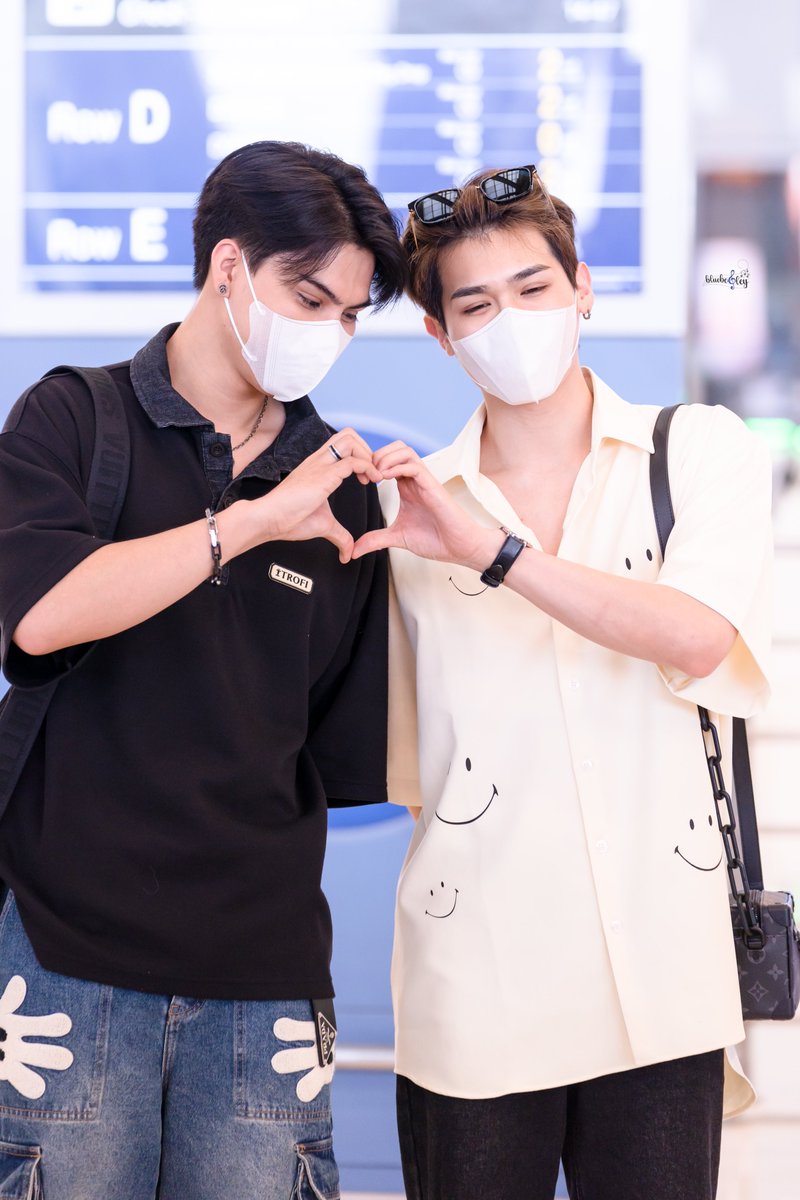 bluebosley's tweet photo. มีพี่อยากทำท่าหัวใจกับน้อนคับ

@peatwasu @fort_fts #FortPeat #BabyFeat #ฟอร์ดพีท #CaptainPeat #ComeFortZon #PeatWasu #FortFTS  #LoveinTheAirinVietnam https://t.co/z0g7McvTiy