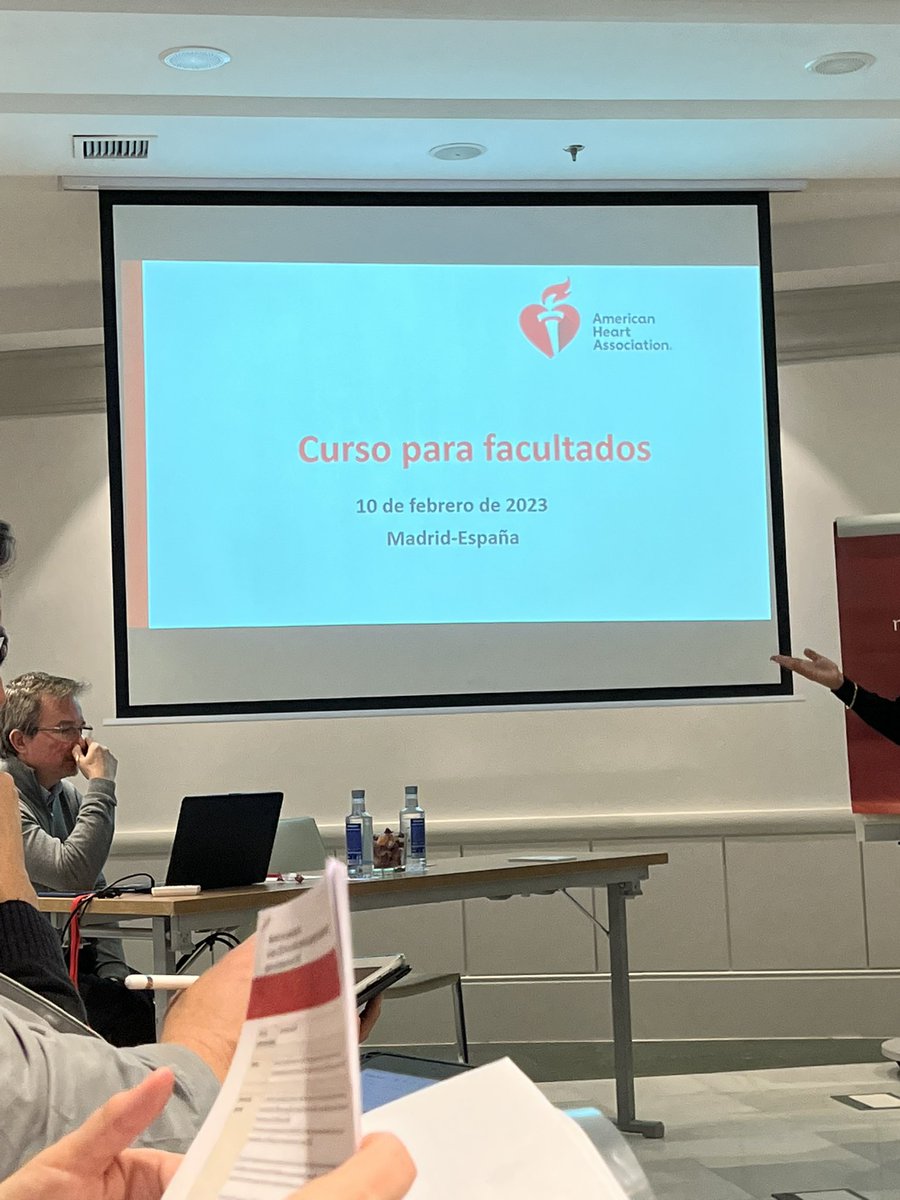 CvazquezCorv's tweet photo. Reciclando capacidades para luego transmitir a los instructores de @SEMESGalicia @RCPSEMES @AHA_Vida #Rcpbasica #Rcpavanzada #Pcr https://t.co/ASomXRt7Bd