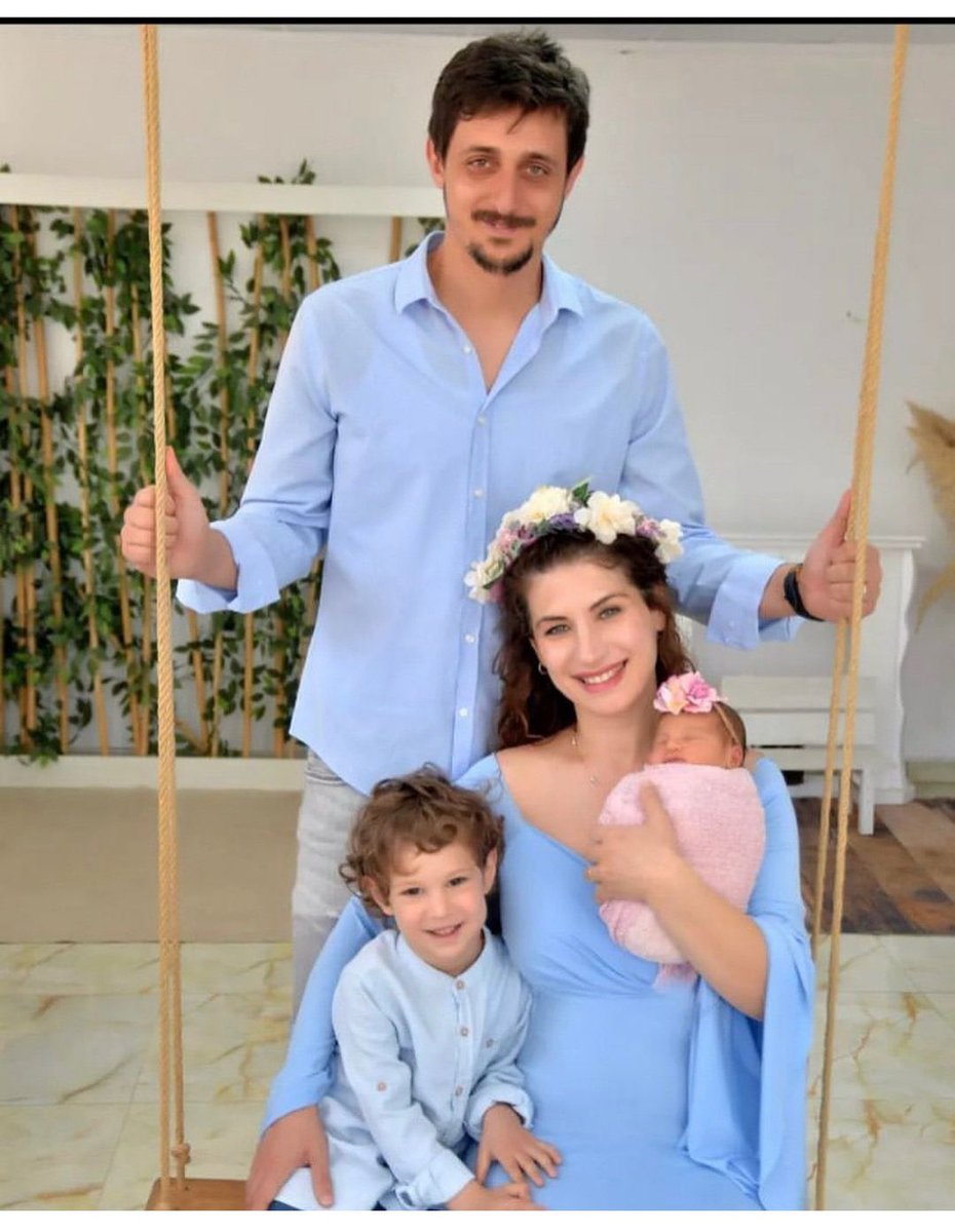 Esra Öğretmen ve ailesi depremde hayatını kaybetti...