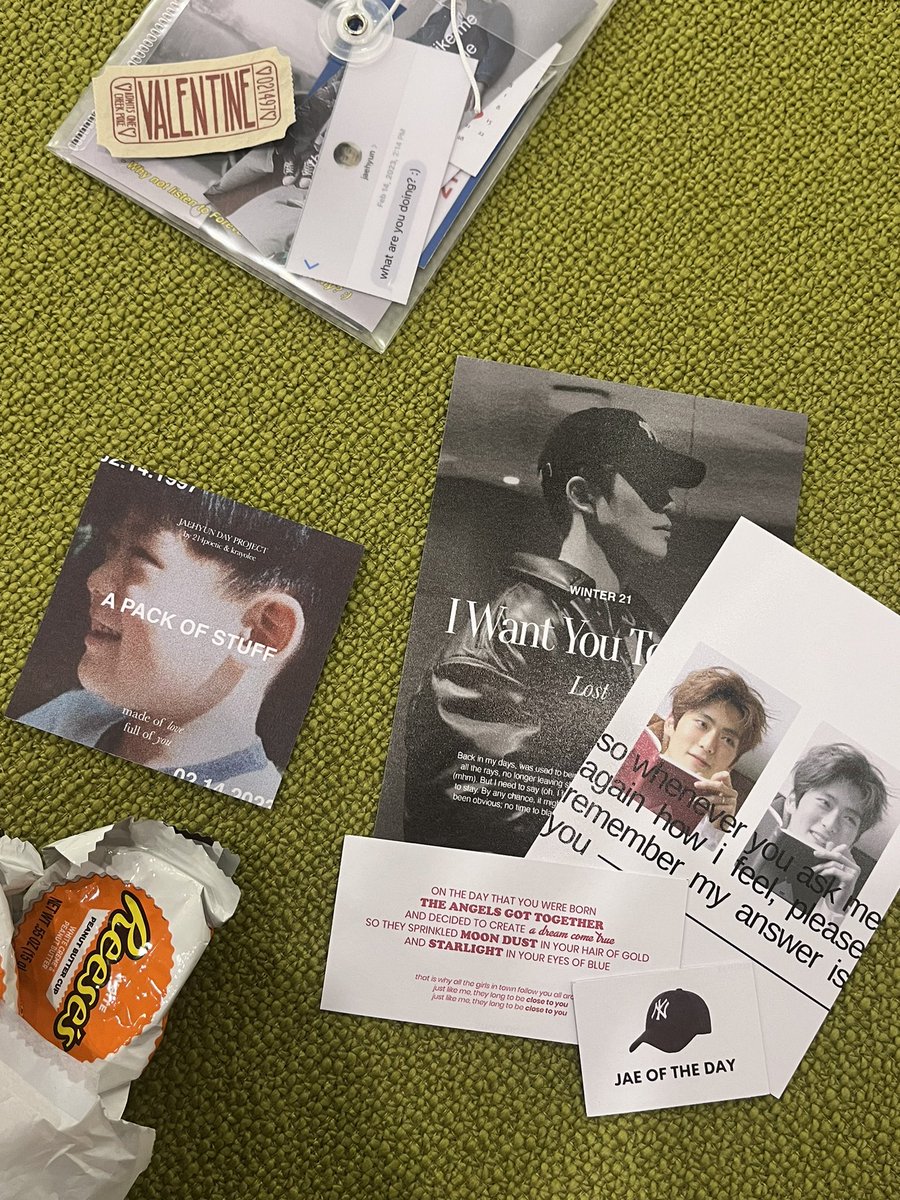 johnnycatsuh's tweet photo. #apackofstuff arrived today! thank you so much for coming up with this idea @haejaecart & @krayolee ๐ค
thank you for the jae day / valentineโs day treats too, kimi! bawi me ๐ฅน https://t.co/75ib2WWCAB