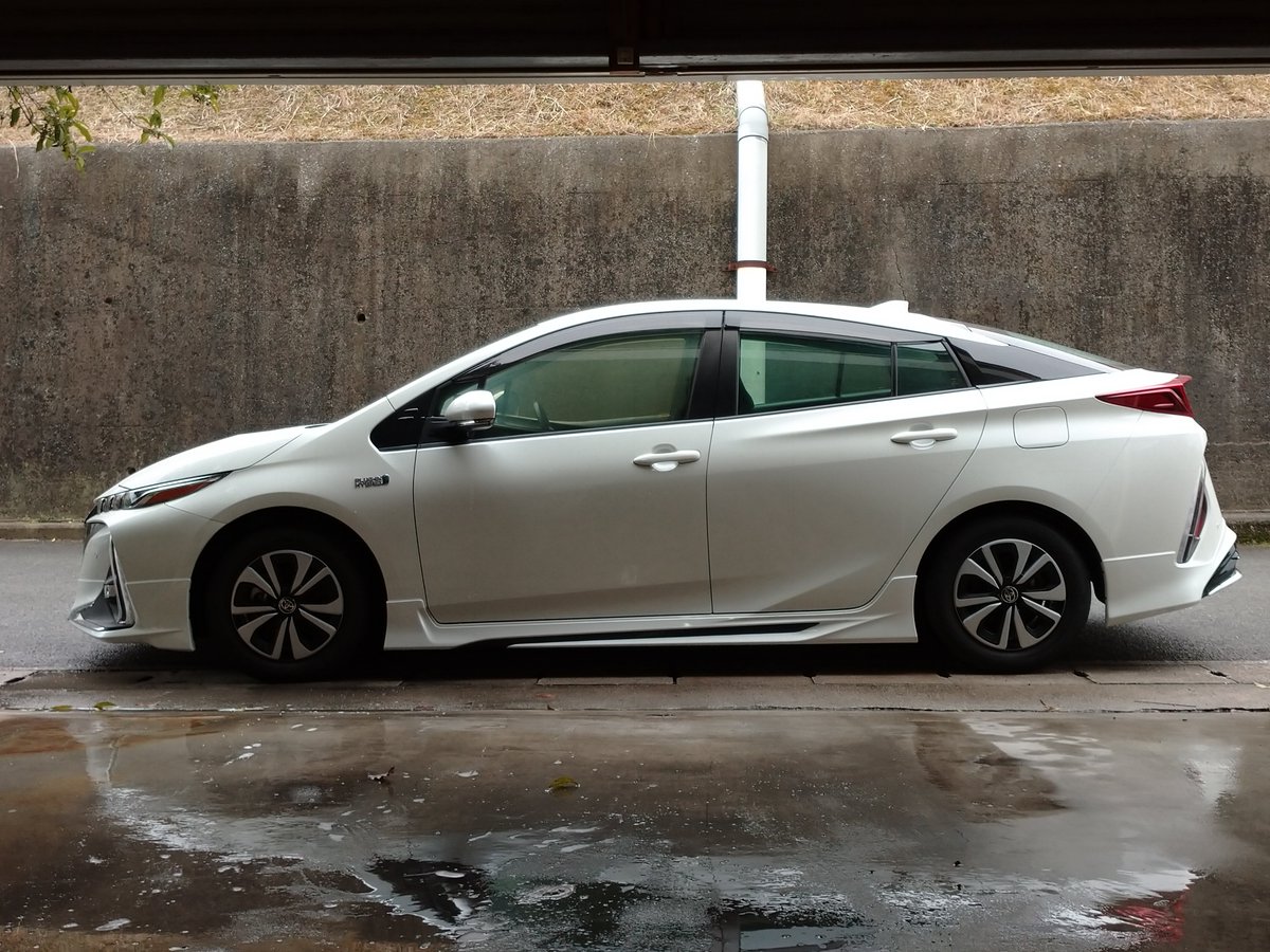 CarCoat_Evolve's tweet image. と、今日仕上げたプリウスPHV😆

 #トヨタ  #プリウスPHV
 #コーティング  #納車仕上げ