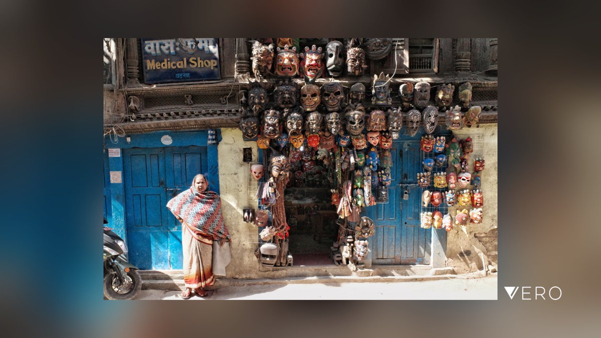 Medical masks
#Kathmandu #Nepal #masksforsale #street #streetphoto_color #blue #city_and_street vero.co/waldopepper/rx…