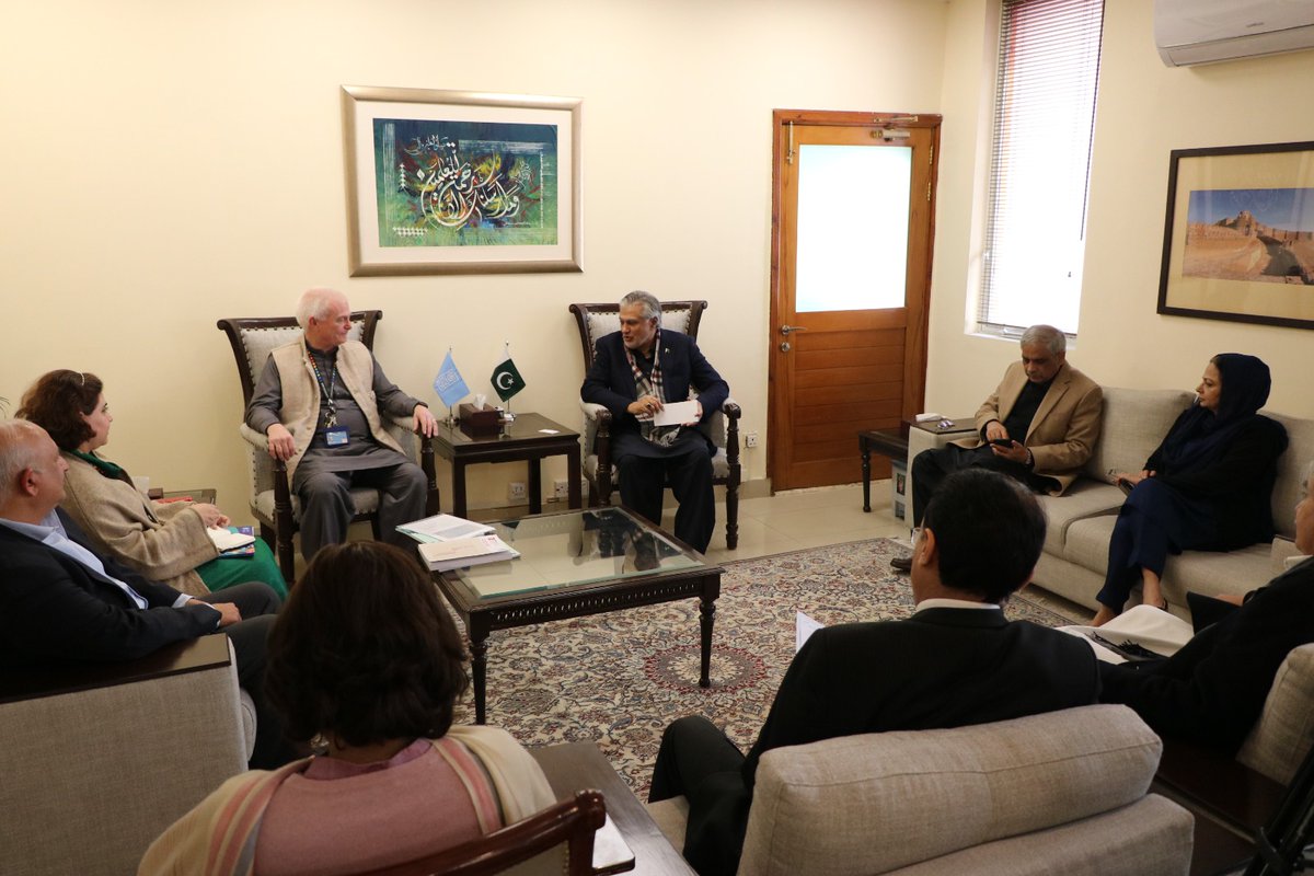 UNDP_Pakistan's tweet image. (2/2) During the meeting RR @knutostby &amp;amp; Federal Minister for Finance @MIshaqDar50 also discussed potential Financing for Development collaboration between @UNDP &amp;amp; @FinMinistryPak #SDG Investments &amp;amp; Climate Financing Facility, to mobilize public-private value propositions.
