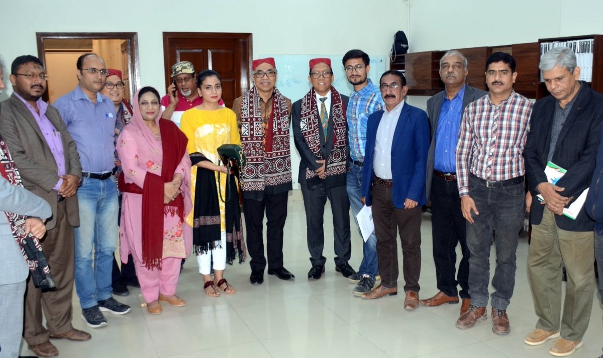 daynewstv's tweet photo. Evnoy Tugio applauds role of media professionals -
https://t.co/3o38HIbLWR -
#EnvoyTugio #MediaProfessionals #MediaRole #PakIndonesia #RoleofMedia https://t.co/XZnqgi6xlp