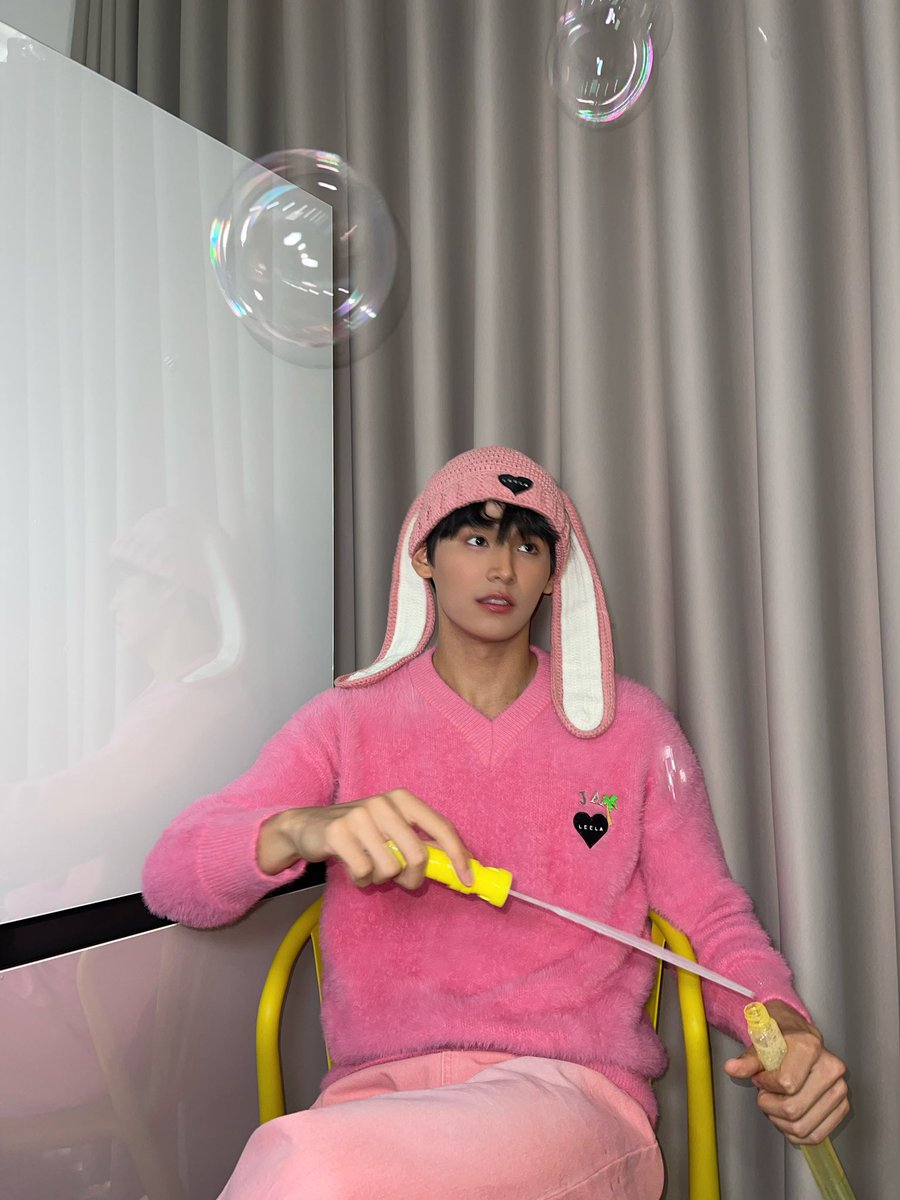 SEVEN08979937's tweet image. Stylist by 7-YUPYERN
แป๊ปนะคะพับกล่องก่อนค่าาา #madanxจาเฟริสท์

instagram.com/p/Coei1TDroJK/…