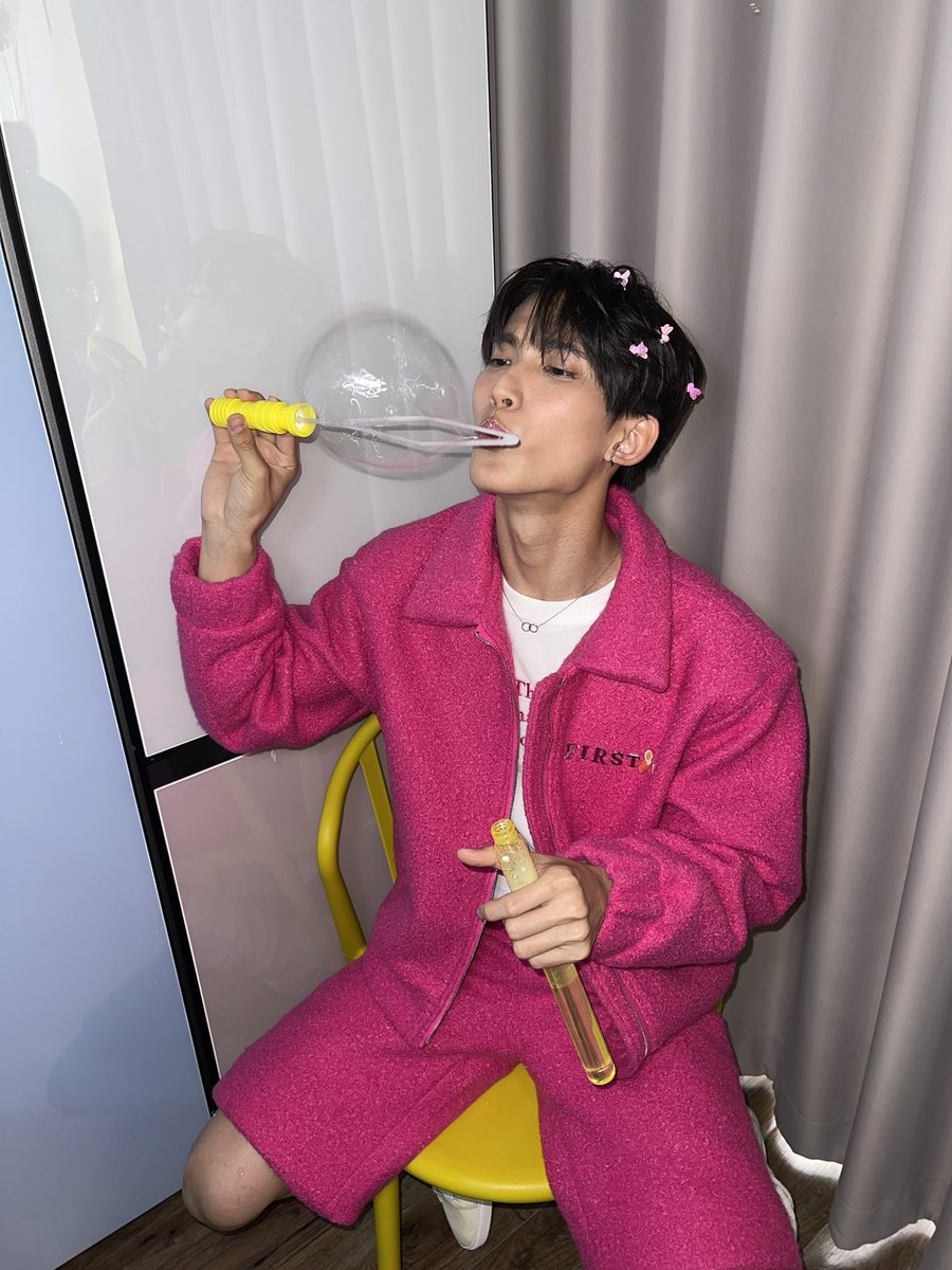 SEVEN08979937's tweet image. Stylist by 7-YUPYERN
แป๊ปนะคะพับกล่องก่อนค่าาา #madanxจาเฟริสท์

instagram.com/p/Coei1TDroJK/…