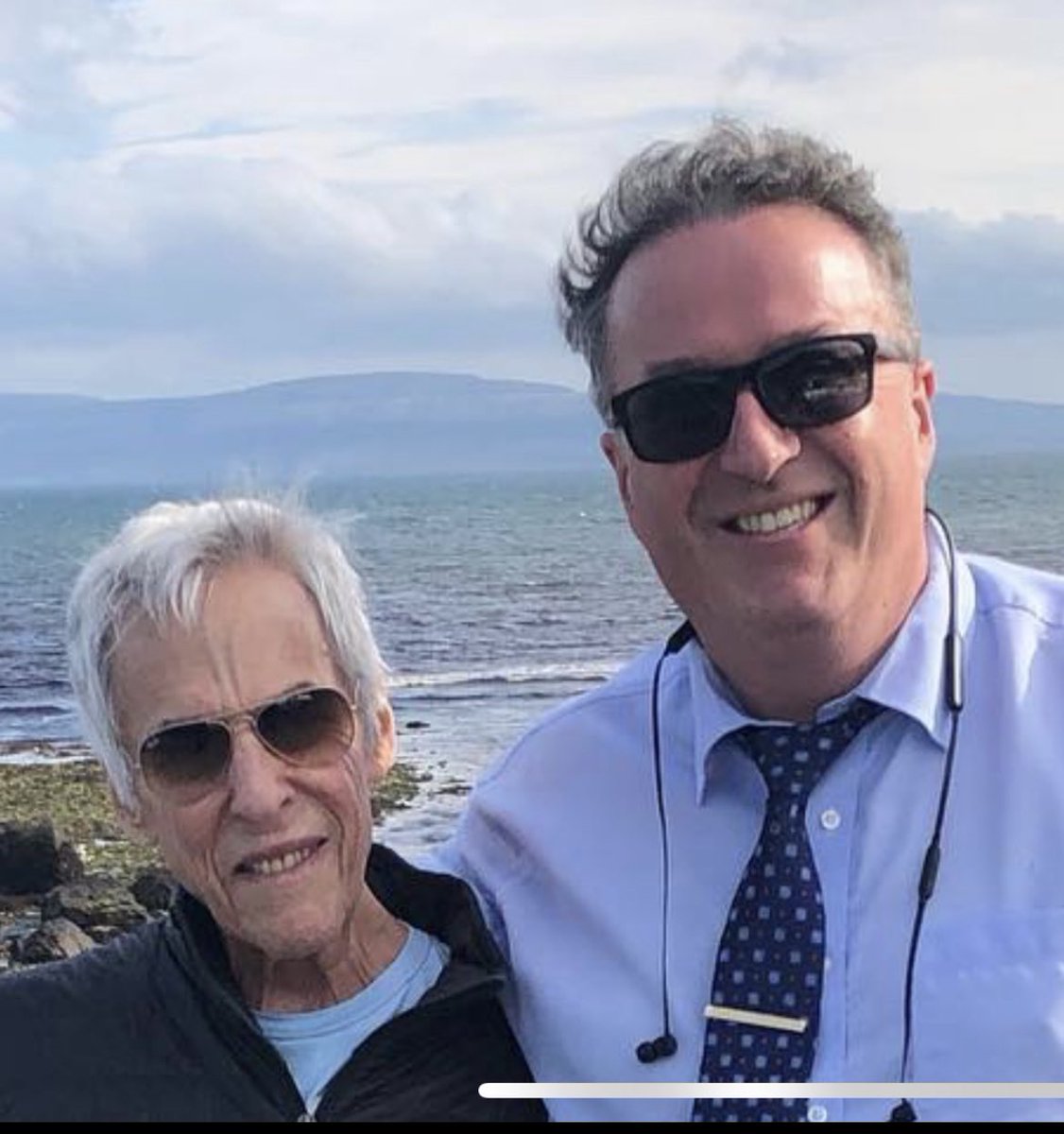 celticlimo's tweet photo. So Sorry to hear of the the passing of Burt Bacharach one the Greatest composer, songwriter of the 20th century. I had the pleasure of driving him along the Wild Atlantic Way. #BurtBacharachRIP https://t.co/kn7KRoGeC8