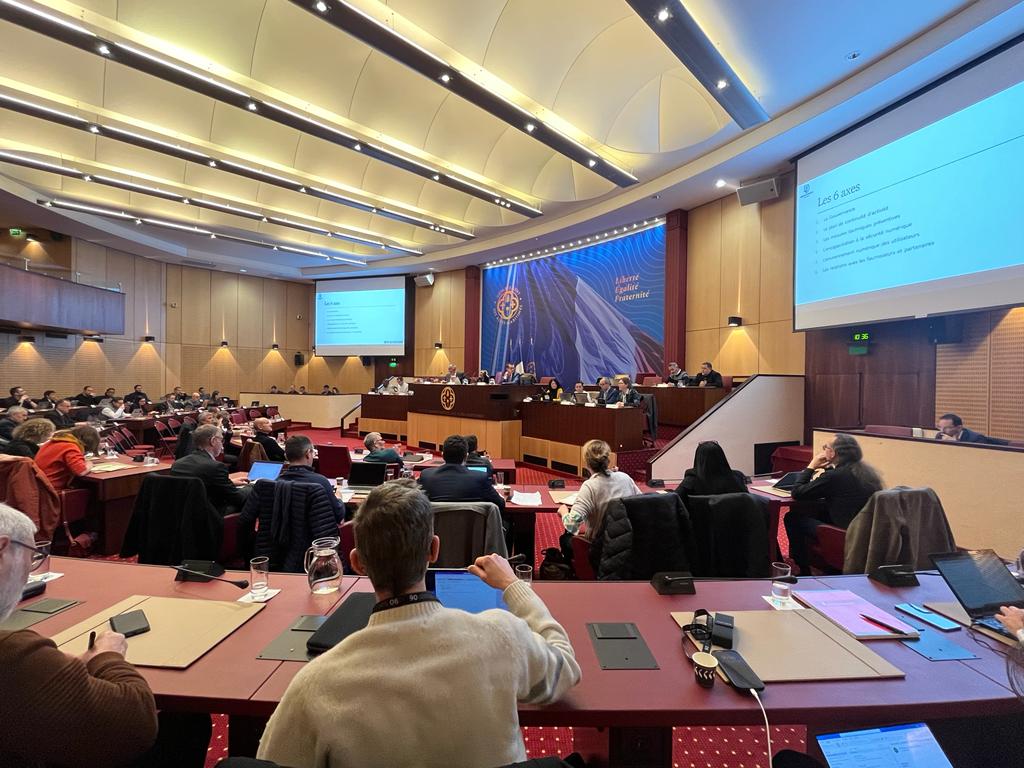 ADepartementsF's tweet photo. La commission Innovation et #Numérique de @ADepartementsF réunie dans les @AlpesMaritimes pour aborder les enjeux de sécurité informatique. Intervention de @lumenaduluc, Présidente du @clusif : #PCA et gestion de cellules de crise au programme #cybersécurité #SSI #RSSI 💻⬇️ https://t.co/JrVho7c09R