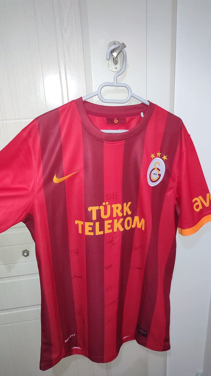 Açık arttırmayla imzalı Galatasaray formasını satıp gelirin tamamını bağışlayacağım. Almak isteyenler dm atabilir. Dekontu satıştan sonra paylaşırım. 
<a href="/OguzhanUgur/">Oğuzhan Uğur</a>  <a href="/haluklevent/">Haluk Levent ( Ahbap Ekibi )</a>  <a href="/danlabilic/">.</a> <a href="/ahbap/">Ahbap</a> <a href="/GalatasaraySK/">Galatasaray SK</a> <a href="/AFADBaskanlik/">AFAD</a>