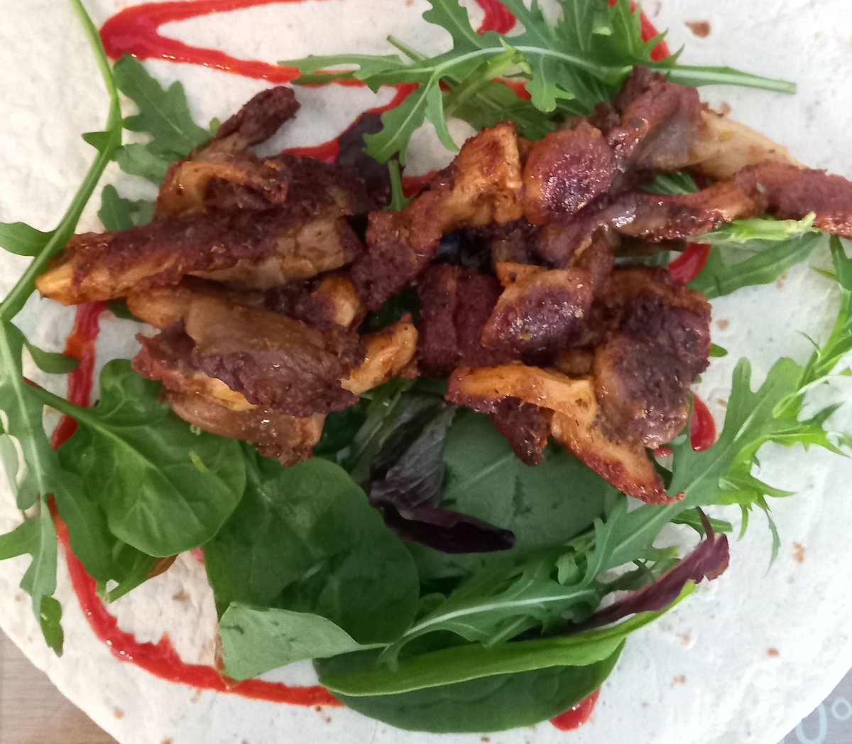 Admit it💚Who had to second look? 💚As you probably know, I can never have enough mushrooms in my life, but cooking these oyster mushrooms with these dry ingredients takes them to the next level💚Ingredients below👇
#GoVegan #VeganForTheAnimals #veganfoodporn #veganrecipe #Vegan