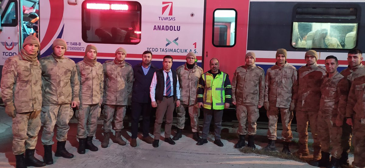 cumaliaktop's tweet photo. #Adana'ya gelip #deprem bölgelerine gidecek #mehmetçik'lerimizi karşılayıp Adana'daki ikmal molalarına TCDD A.Ş TAŞIMACILIK ve Adana #Demard Şube Başkanlığı olarak eşlik edip ikramda bulunduk.
Birliğimiz dirliğimiz daim olsun.
@RTErdogan
@akaraismailoglu
@uyalcin_
@OOrekci https://t.co/RZ6F9vZilG
