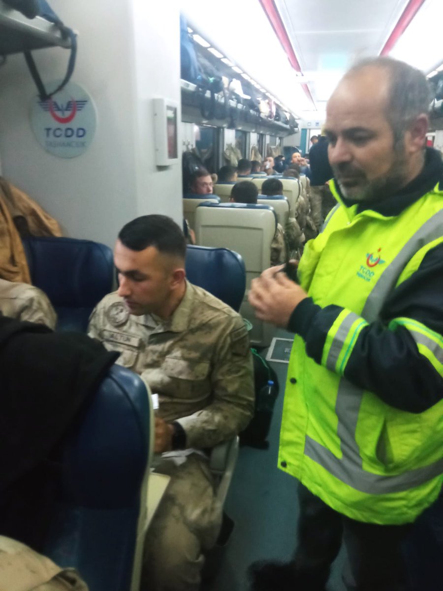 cumaliaktop's tweet photo. #Adana'ya gelip #deprem bölgelerine gidecek #mehmetçik'lerimizi karşılayıp Adana'daki ikmal molalarına TCDD A.Ş TAŞIMACILIK ve Adana #Demard Şube Başkanlığı olarak eşlik edip ikramda bulunduk.
Birliğimiz dirliğimiz daim olsun.
@RTErdogan
@akaraismailoglu
@uyalcin_
@OOrekci https://t.co/RZ6F9vZilG