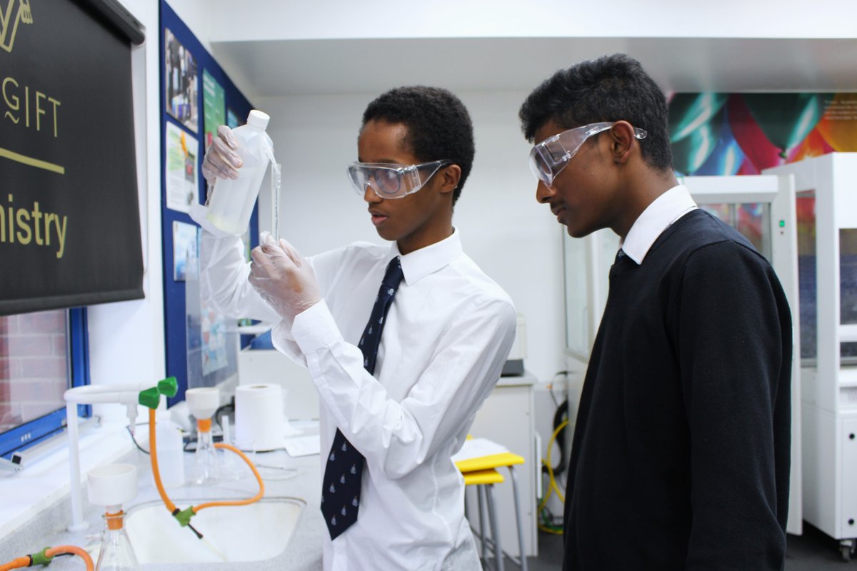 WhitgiftSchool1's tweet photo. The Whitgift Diploma in Biomedical Science welcomes 60+ students weekly from Whitgift and surrounding schools to provoke a new and genuine scientific interest. This week they tested their skills in a practical by making aspirin. π§ͺπ₯Ό #WhitgiftScience #biomedicalscience https://t.co/V0A2p4a9Ka
