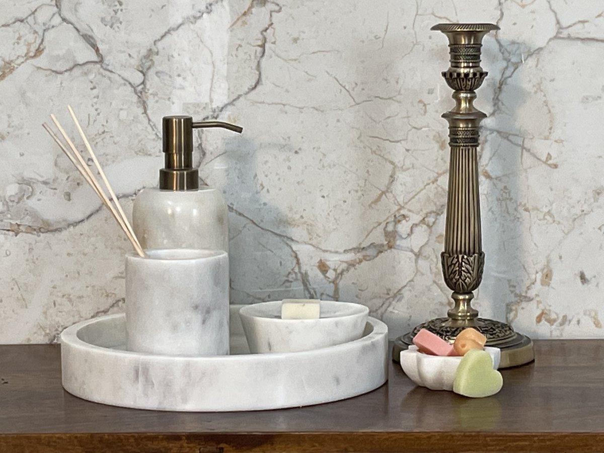 ArtisanDropship's tweet image. Happy Friday! 🌸

This 5-piece bathroom set is made of round polished white marble. A beautiful set of accessories for your bath as well as making a unique gift choice. 

#bathroom #homedecor #homeaccessory #artisan #trade #wholesale #home #living #lifestyle #dropship #trade