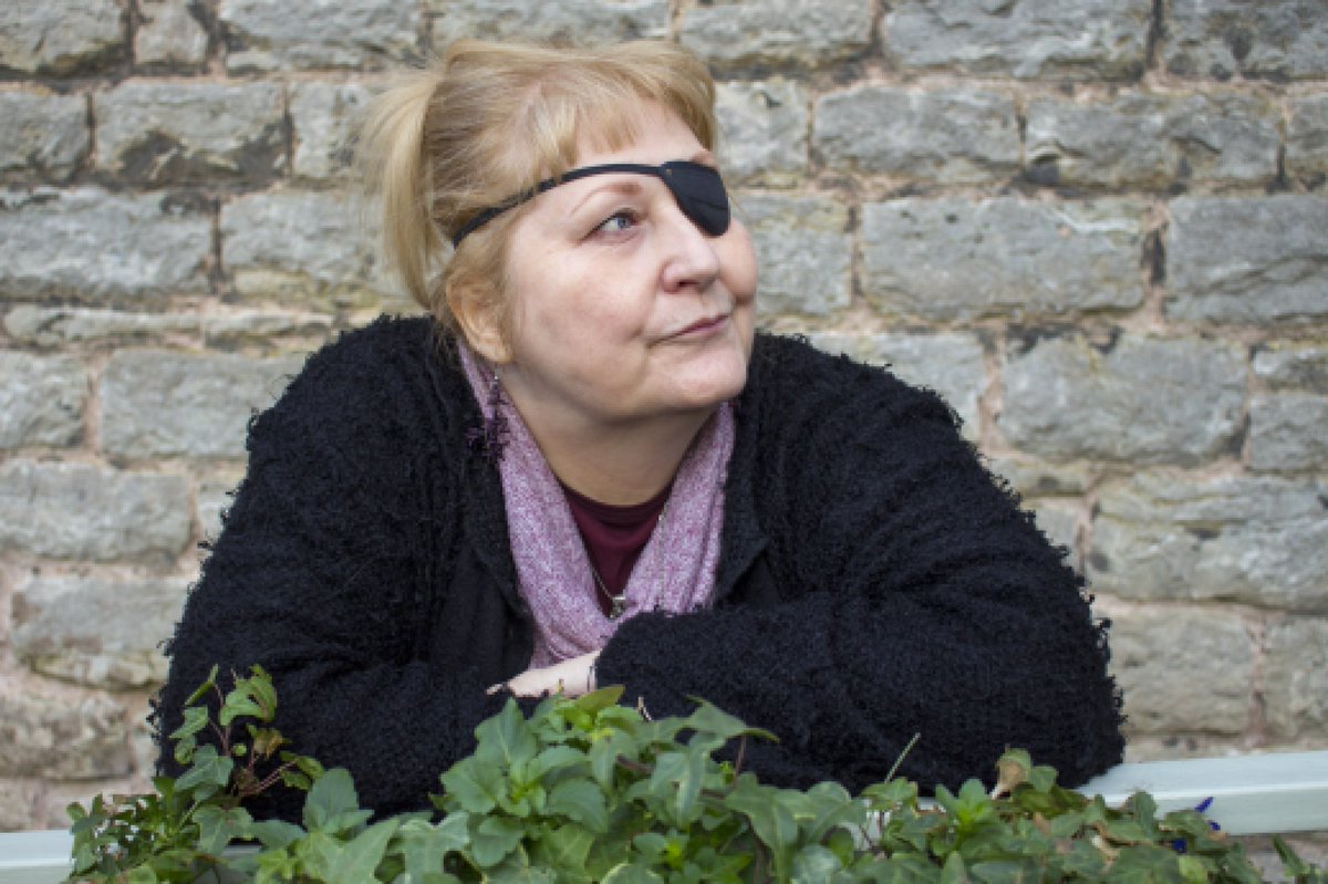 Bookings just opened for a Tellers, Tales, Tradition weekend with me in April in North Wales - and online too!
The Petal Demon is the story of a woman who is pursued by a mage, and how she’s helped by Lilith to create a maze of flowers. 💮🏵️🌺🌼🌸