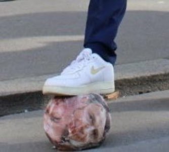 WeillClaude's tweet photo. Génération Mélenchon.
Insulter, déshumaniser, dresser des listes, décapiter symboliquement un ministre…
Accepterons nous sans broncher de laisser ces énergumènes piétiner la démocratie? https://t.co/cmMZh6bzuc