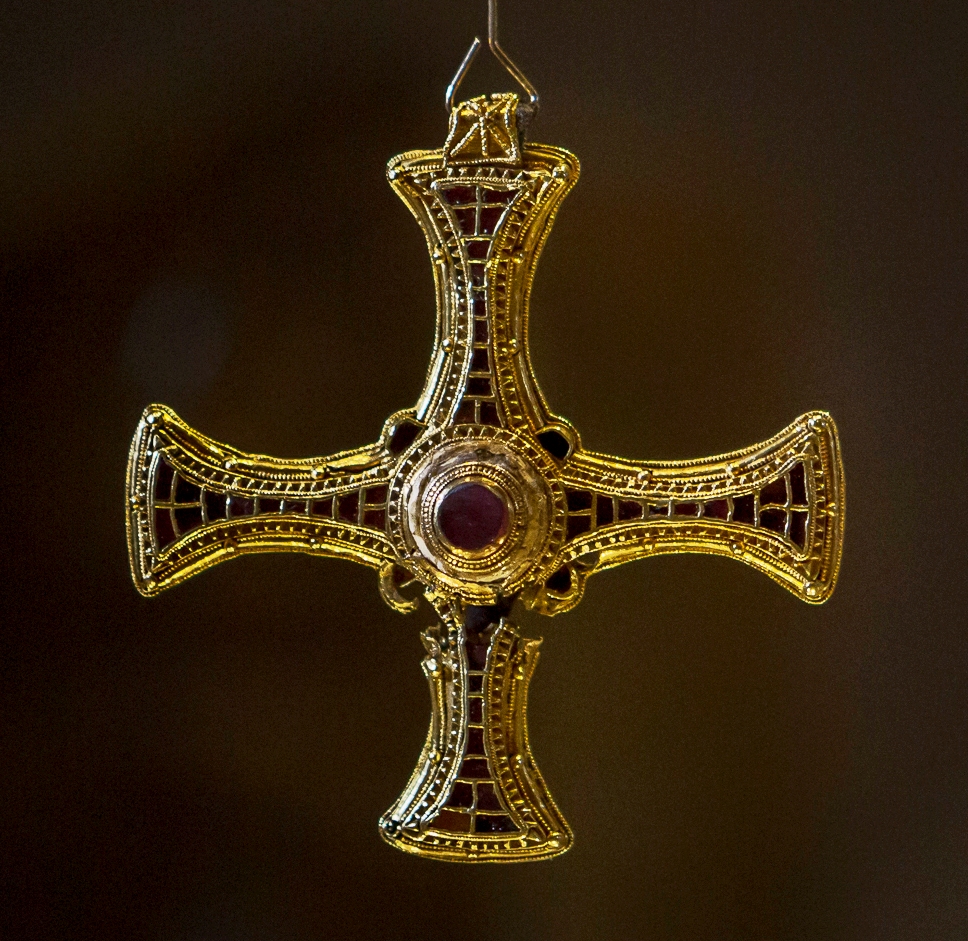durhamcathedral's tweet image. St Cuthbert's Gold Pectoral Cross, that was discovered in the 19th Century, has Twelve Garnets (or jewels) in each arm. It is thought that this is to represent either the Twelve Apostles or the Twelve Foundation Stones of New Jerusalem #FactFriday