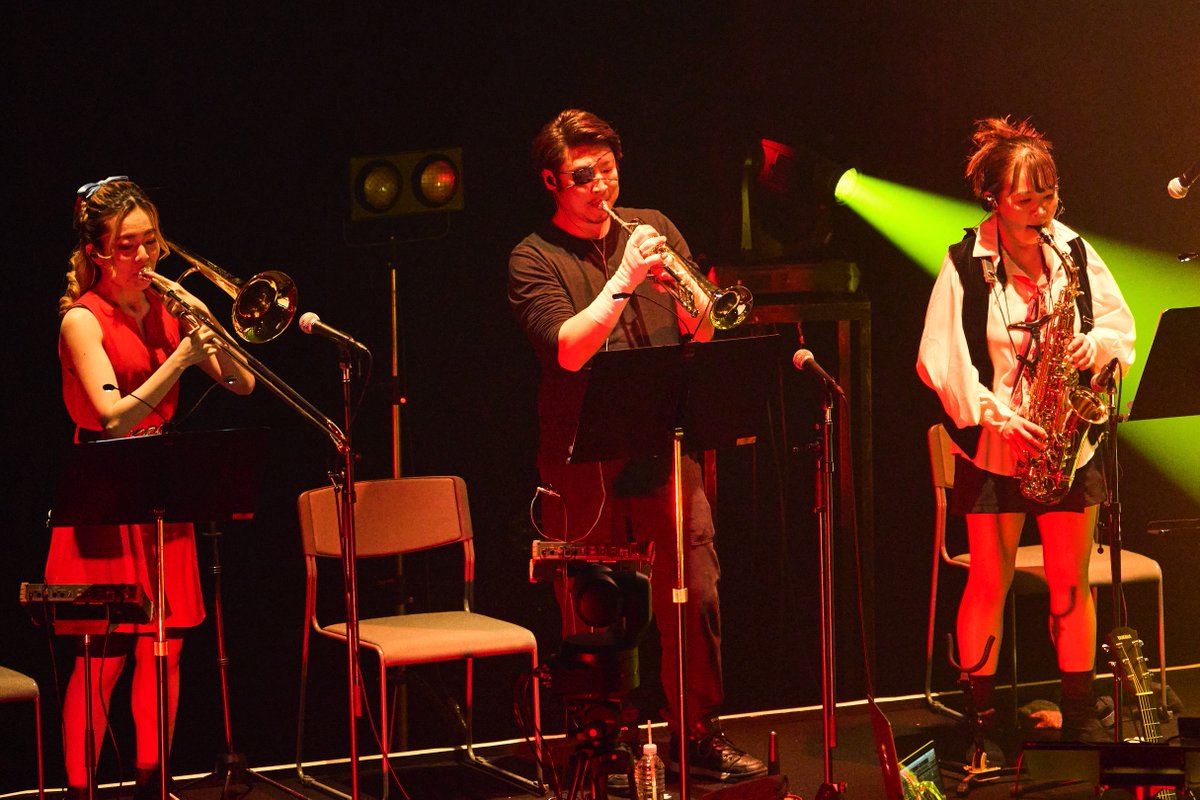 🎺菅家隆介さん &amp; 佐藤しおりさん &amp; 中澤まどかさん🎷
心に響く音を奏でるホーンセクション🎶
音色に酔いしれる事間違いなし✨

アーカイブ配信中📺
2/12(日)23:59まで視聴可能👀
アーカイブ視聴はこちら👇
l-tike.zaiko.io/e/sf35thlive

#ストリートファイター35周年記念ライブ 
#SF35th_Live
<a href="/ryuupyon/">菅家隆介</a>