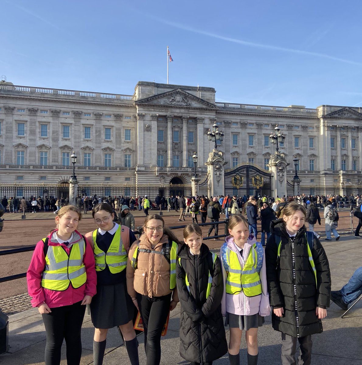 Buckingham Palace here we are! #BCNPSLondon2023 <a href="/BarntonMrsL/">Alison Lawson</a> <a href="/BarntonMissR/">Miss Rutter</a> <a href="/BarntonMrAM/">Mr Munro</a>