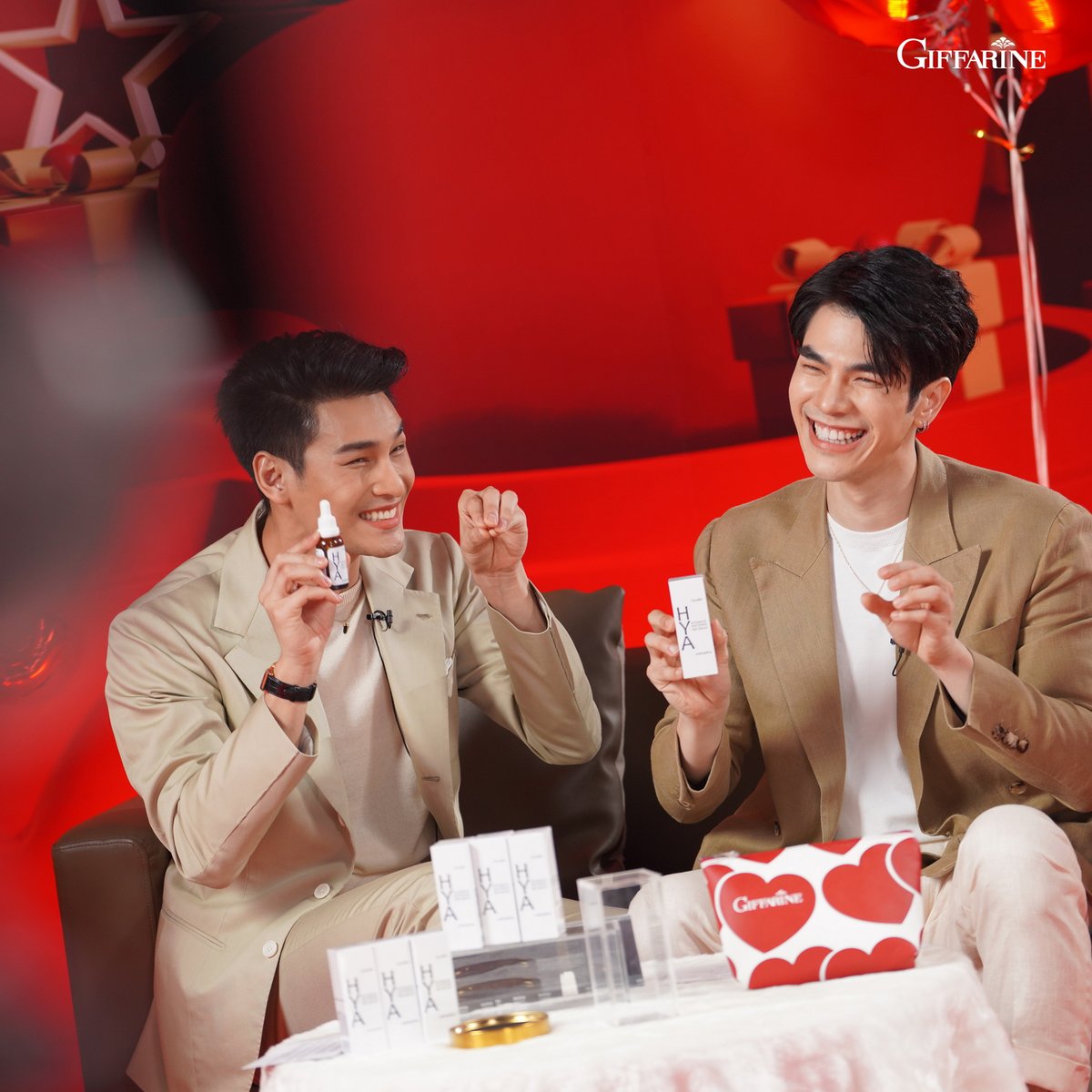 Giffarineoffice's tweet photo. 📸 นำภาพน่ารักๆ ของมาย อาโป จากงาน Live Taobao
 เมื่อวานนี้มาฝากค่าาา 🥰 💖

อย่าลืมดูแลตัวเองให้มีผิวหน้าใส สุขภาพดีแบบ มาย อาโป นะคะ  💕ด้วยความปรารถนาดีจาก
Giffarine HYA Intensive Whitening Pre-Serum ✨

#GiffarineHyaXMileApo #Taobao #giffarinehyapreserum https://t.co/o1hWs6auYH