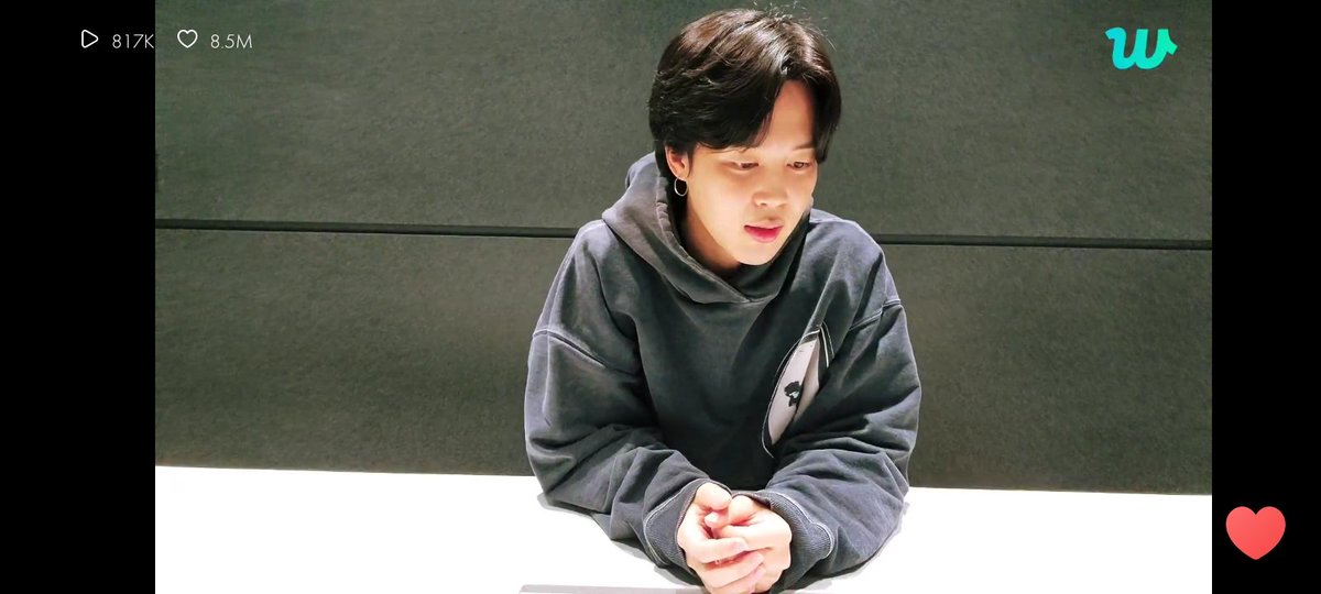 AlphaMiel's tweet photo. Our Jimin is live right now. https://t.co/O2YUZ9K0m0