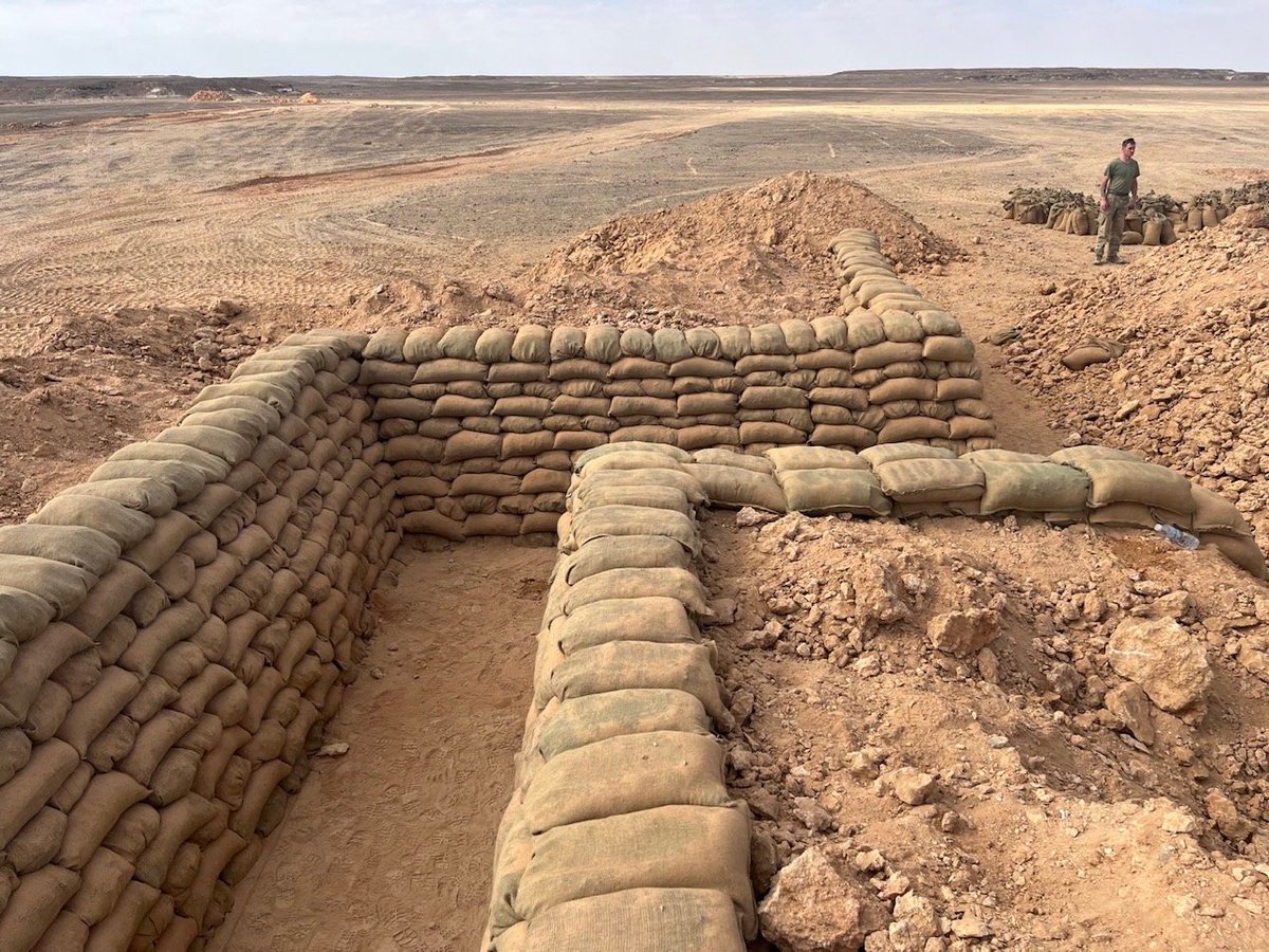 Troops from the Sqn and <a href="/32EngrRegt/">32 Engineer Regiment</a> in #Oman on Ex KHANJAR OMAN supporting 2 <a href="/RAnglians/">Royal Anglian Regiment Charity</a> 'Poachers' BG.  14km of route upgrades &amp; maintenance complete so far, and now building trench systems for training with live rounds.

 Vital work to help the BG #Live #Move &amp; #Fight

<a href="/7thRats/">7 (UK) Brigade 🇬🇧</a>