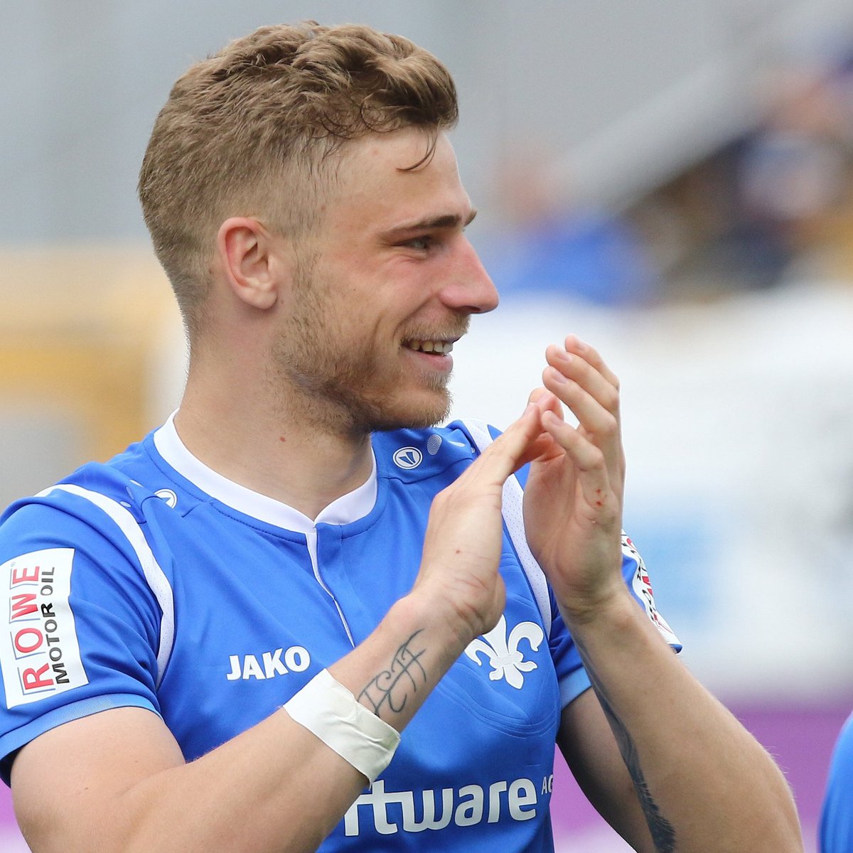 sv98's tweet photo. Happy Birthday!² 🥳 Wir gratulieren heute unserem Mannschaftsarzt Dr. Philip Jessen (49) und #Exlilie @FelixPlatte (27) ganz herzlich zum Geburtstag 💙 #sv98 https://t.co/Njc5u5gHO4