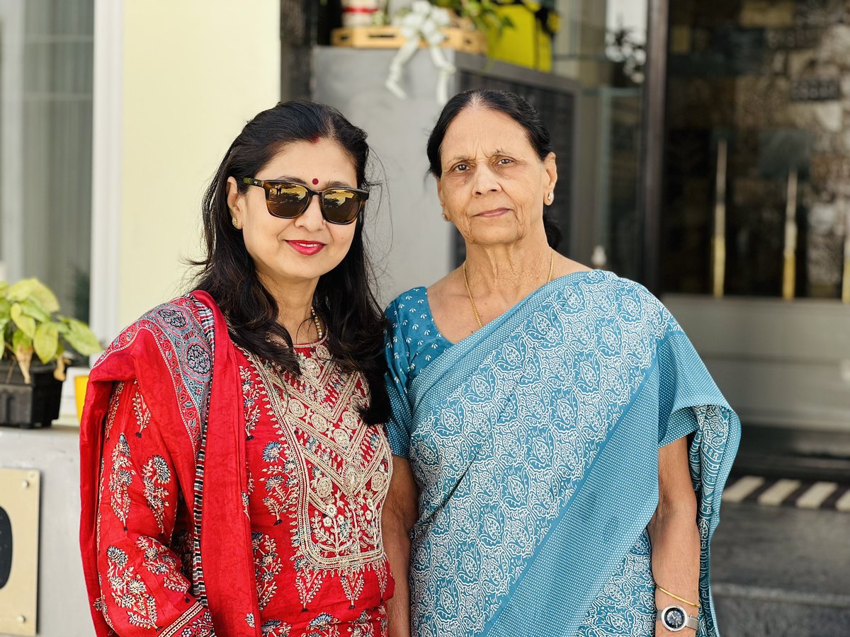 JayaRjs's tweet photo. जहां माँ वहीं मायका 
❤️❣️❤️
#bangalorediaries @ruchijuly5 https://t.co/LRSnSfqN41